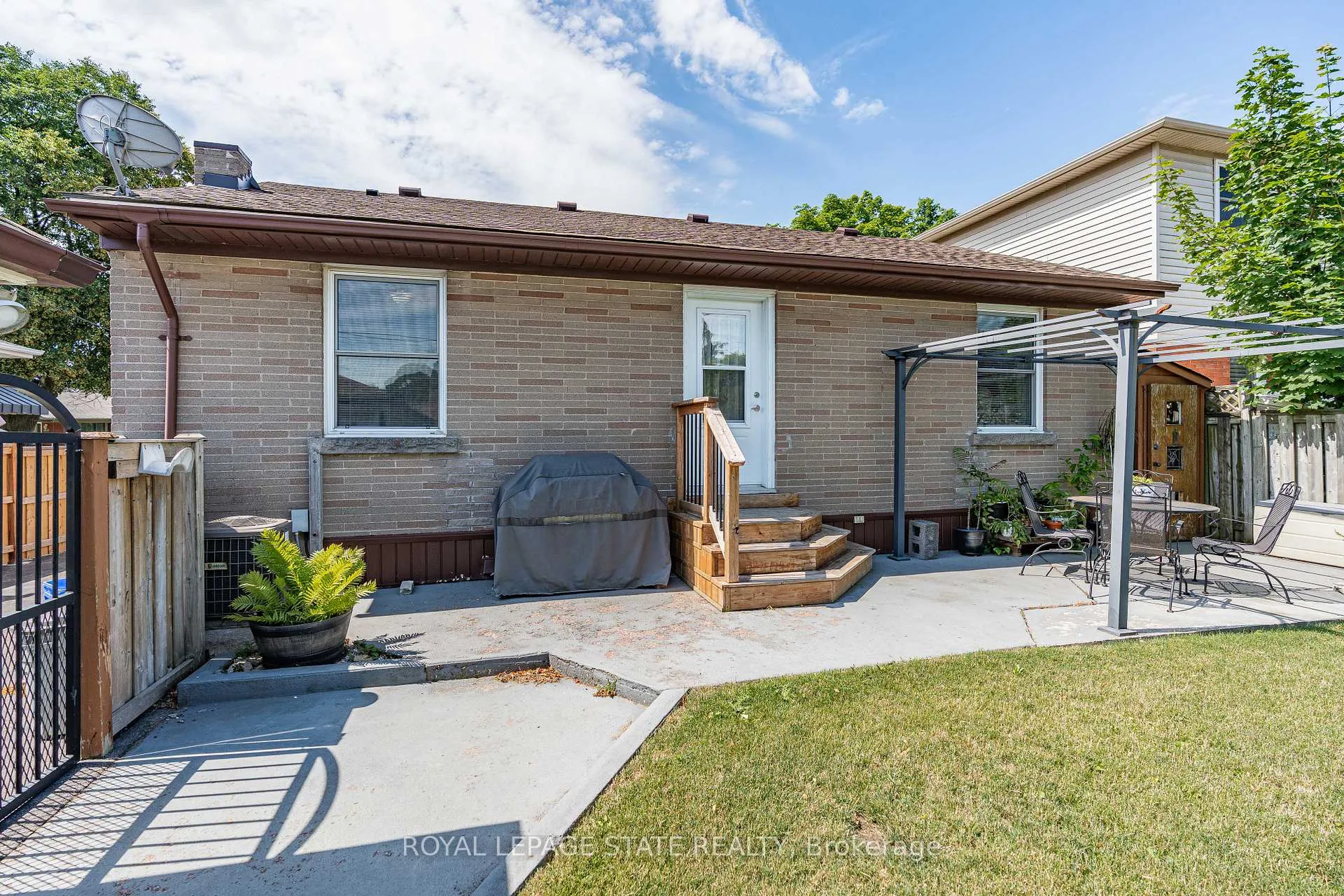Photo 38 of 11 Barnett Court, Hamilton, Huntington — HOMEH