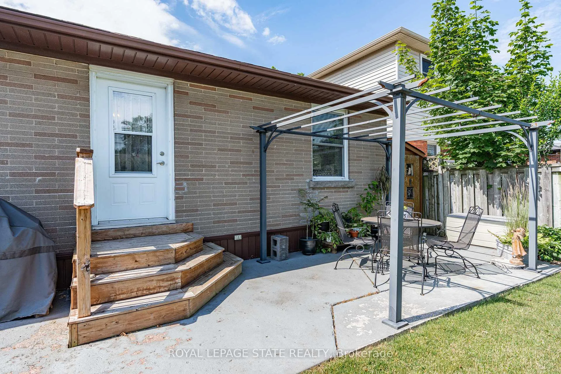 Photo 39 of 11 Barnett Court, Hamilton, Huntington — HOMEH