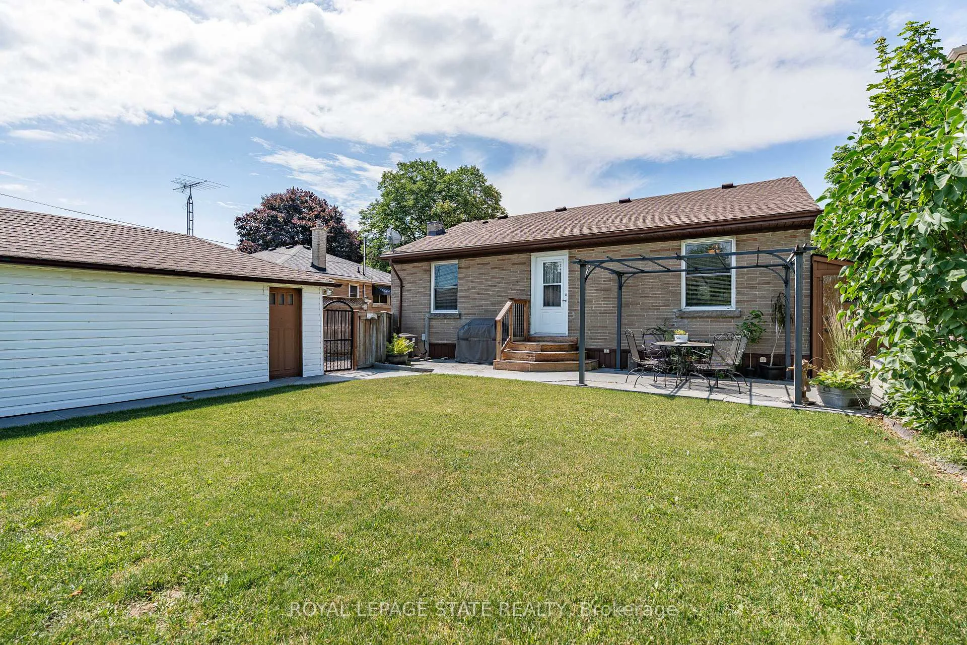 Photo 42 of 11 Barnett Court, Hamilton, Huntington — HOMEH