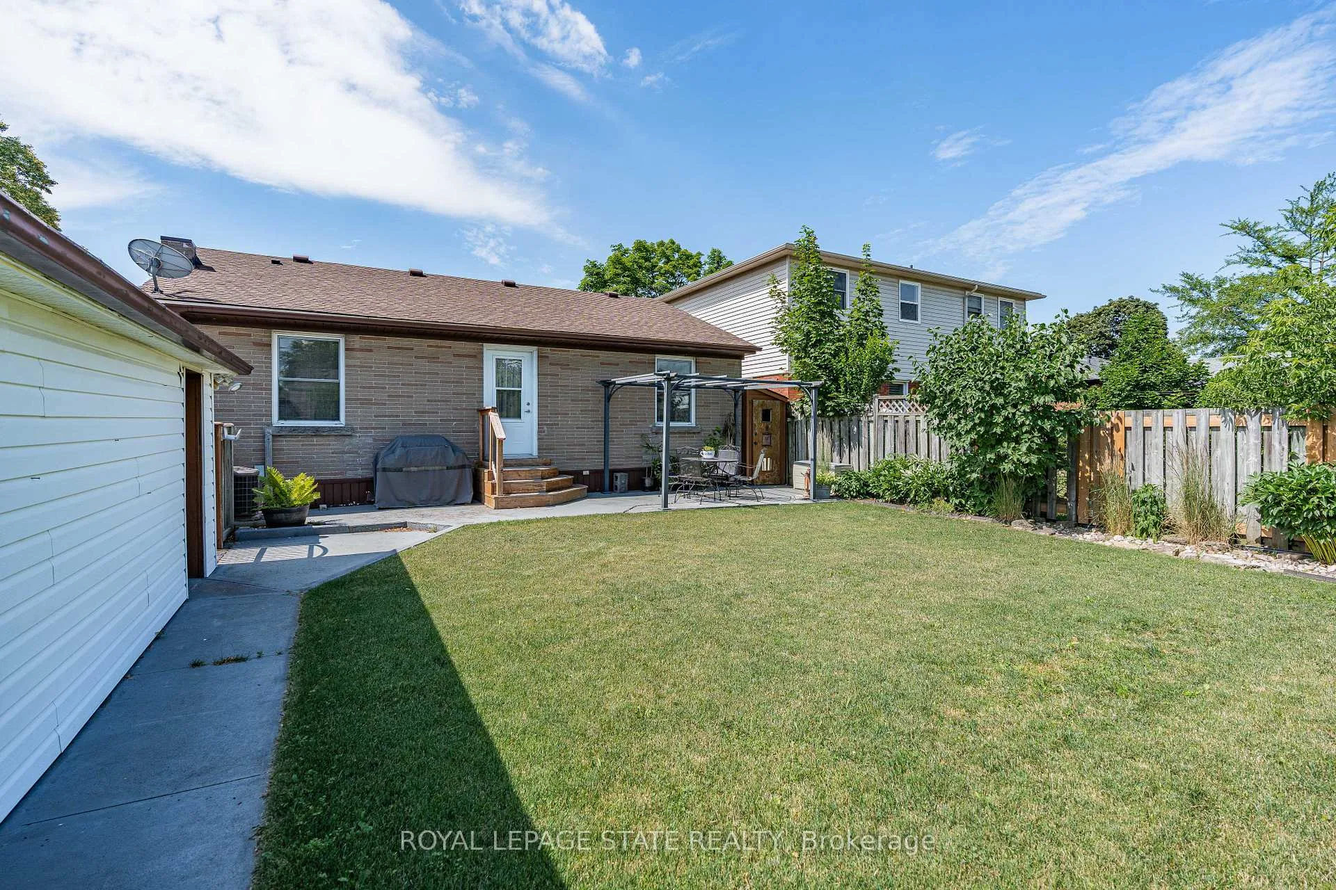 Photo 43 of 11 Barnett Court, Hamilton, Huntington — HOMEH