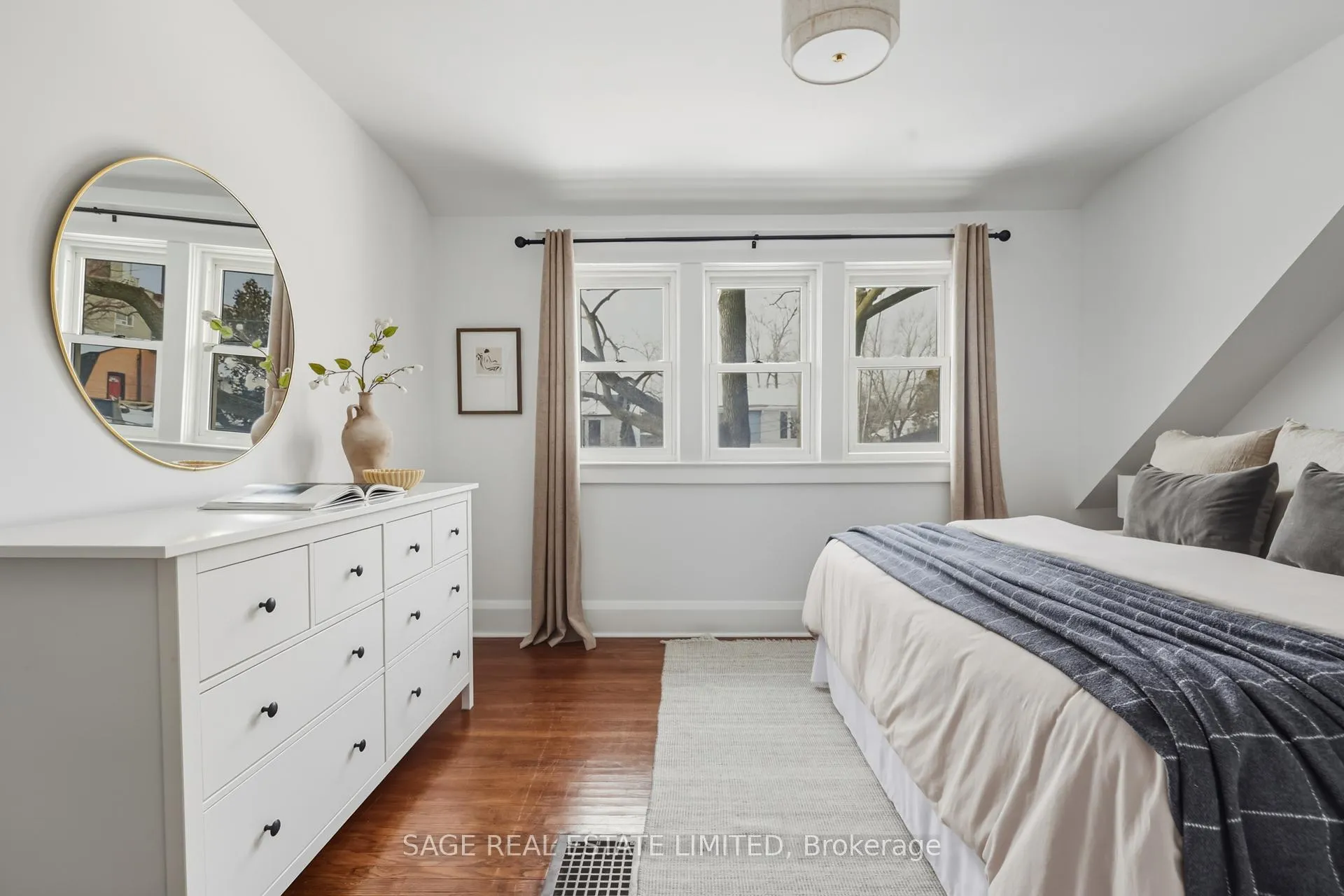 Photo 16 of 193 Gainsborough Road, Toronto, Woodbine Corridor — HOMEH