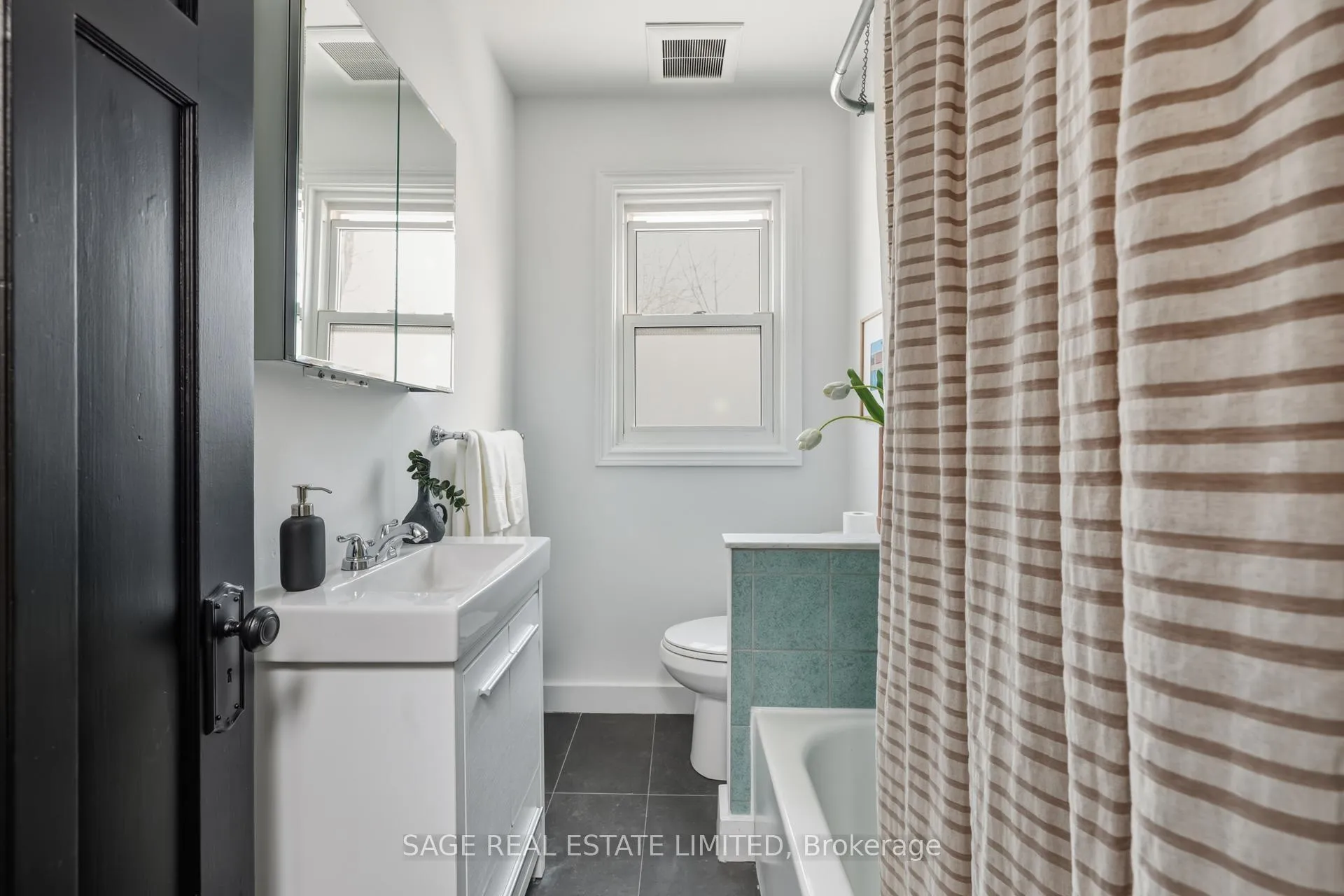 Photo 23 of 193 Gainsborough Road, Toronto, Woodbine Corridor — HOMEH