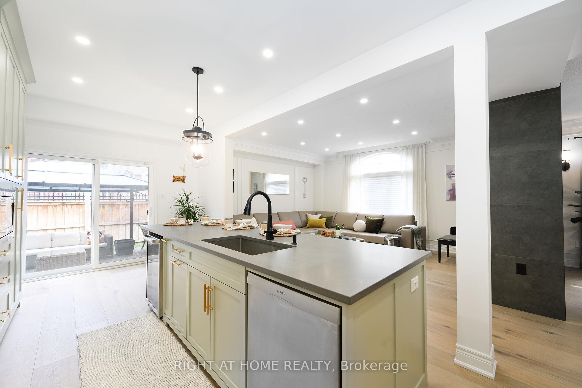 Photo 10 of Unit 9, 270 Main Street W, Grimsby, Grimsby West — HOMEH