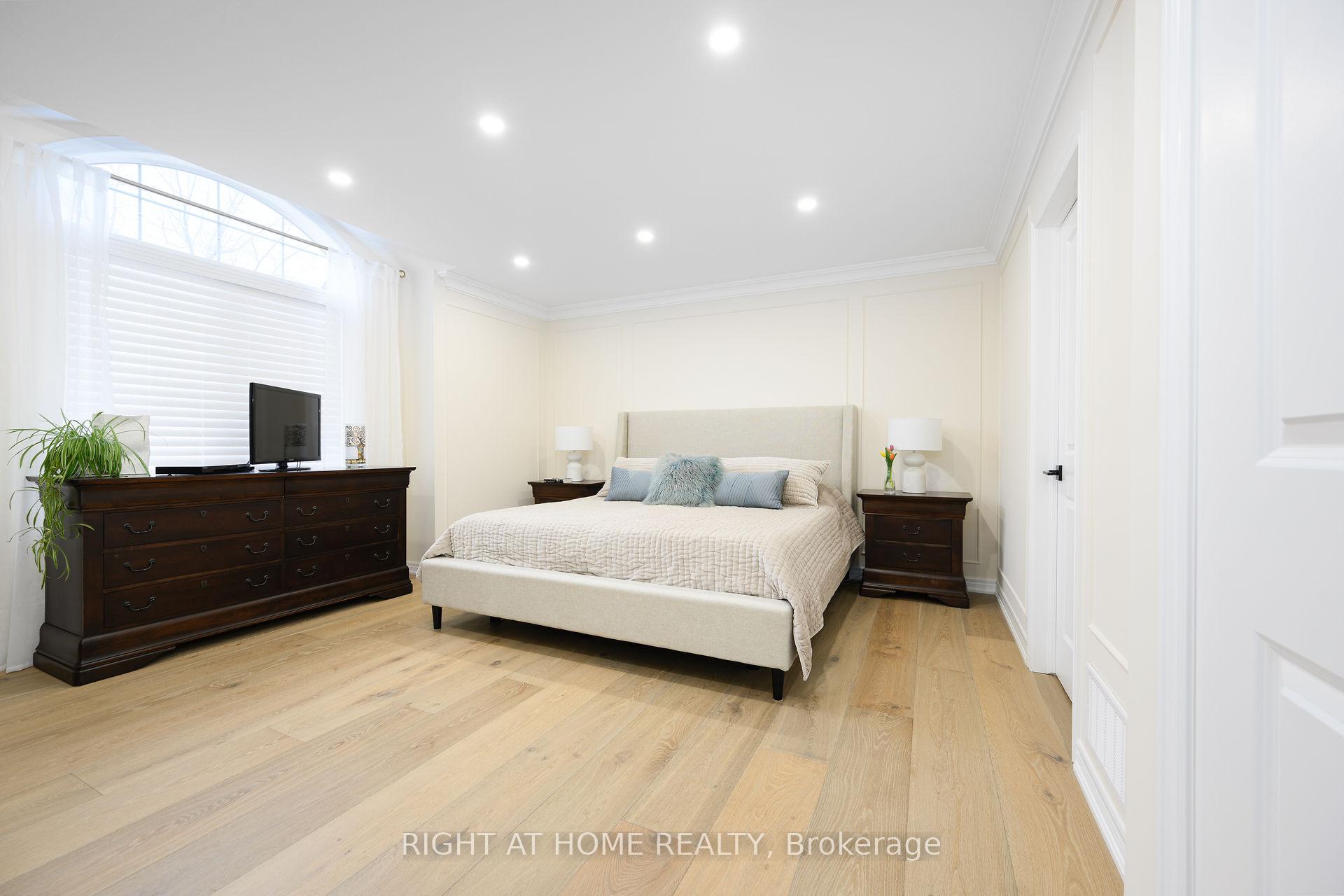 Photo 22 of Unit 9, 270 Main Street W, Grimsby, Grimsby West — HOMEH
