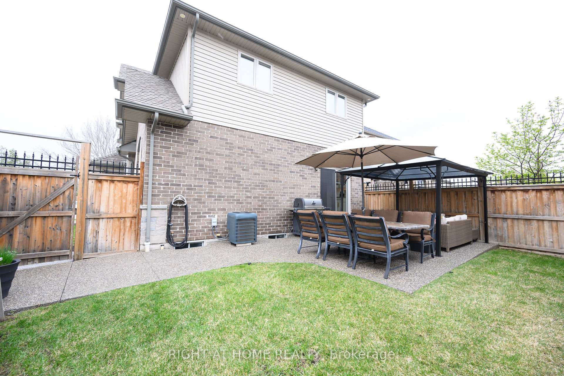 Photo 40 of Unit 9, 270 Main Street W, Grimsby, Grimsby West — HOMEH