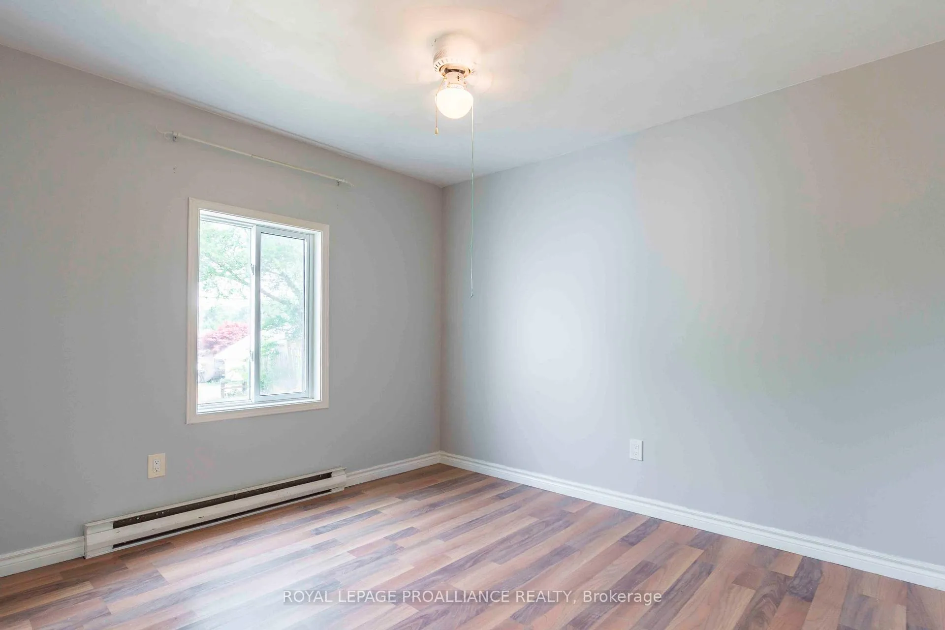 Photo 11 of 24 Weeks Avenue, Quinte West, Trenton Ward — HOMEH
