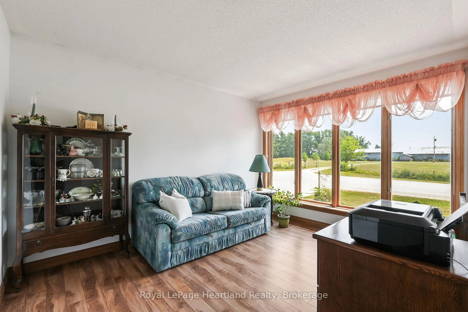 Photo 10 of 23 Mill Street E, Minto — HOMEH