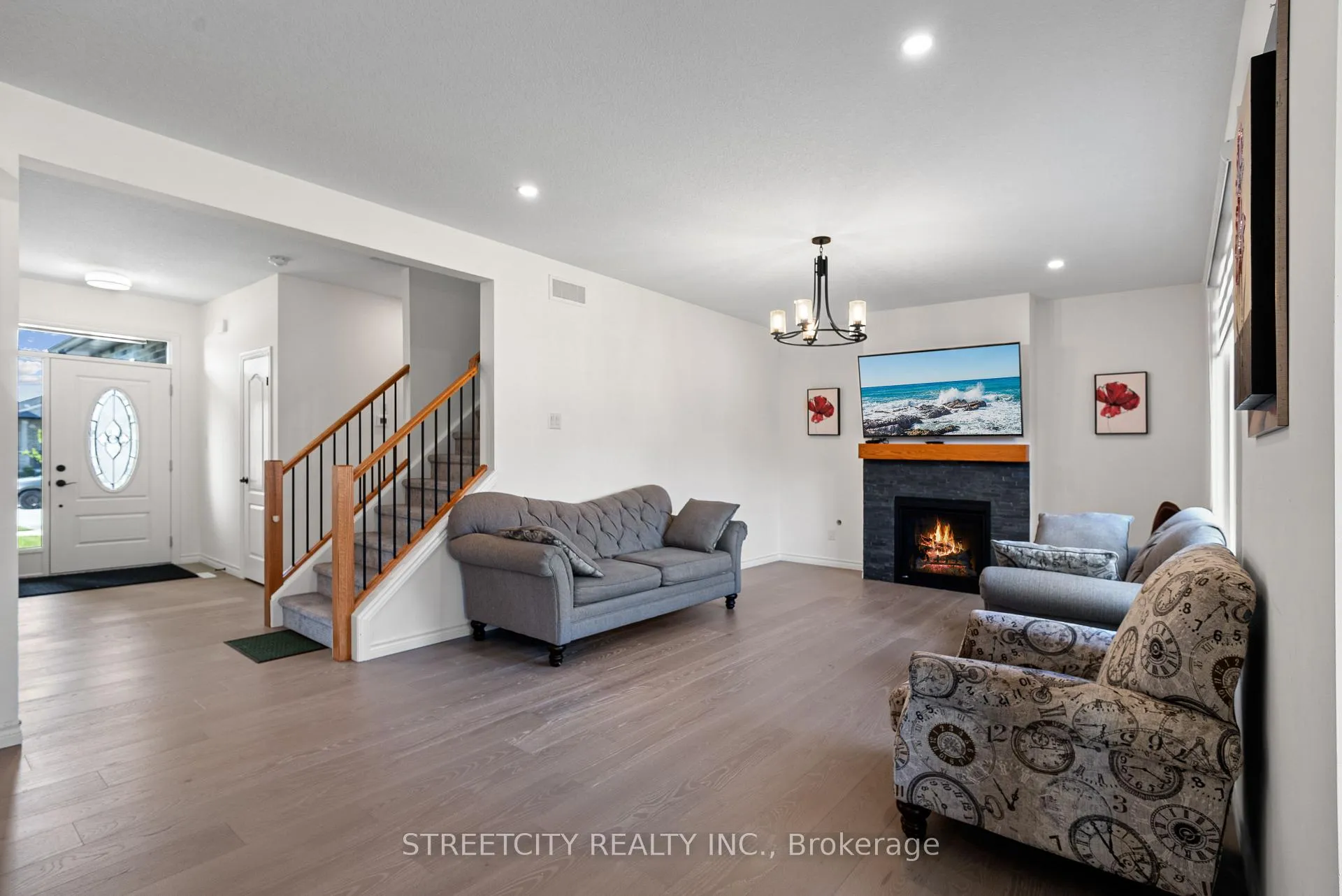Photo 9 of 109 Jefferson Street, Lucan Biddulph, Lucan — HOMEH