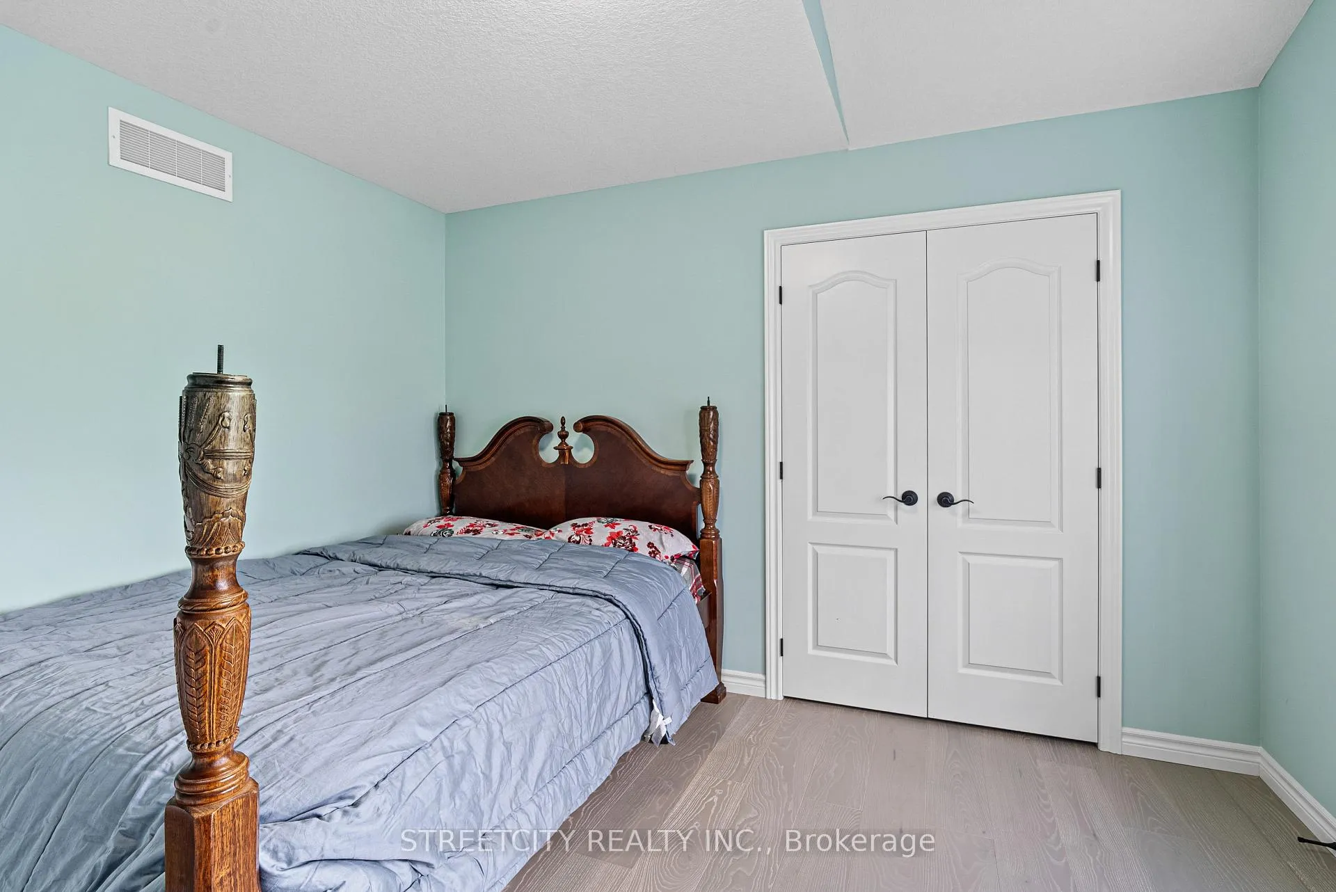 Photo 33 of 109 Jefferson Street, Lucan Biddulph, Lucan — HOMEH