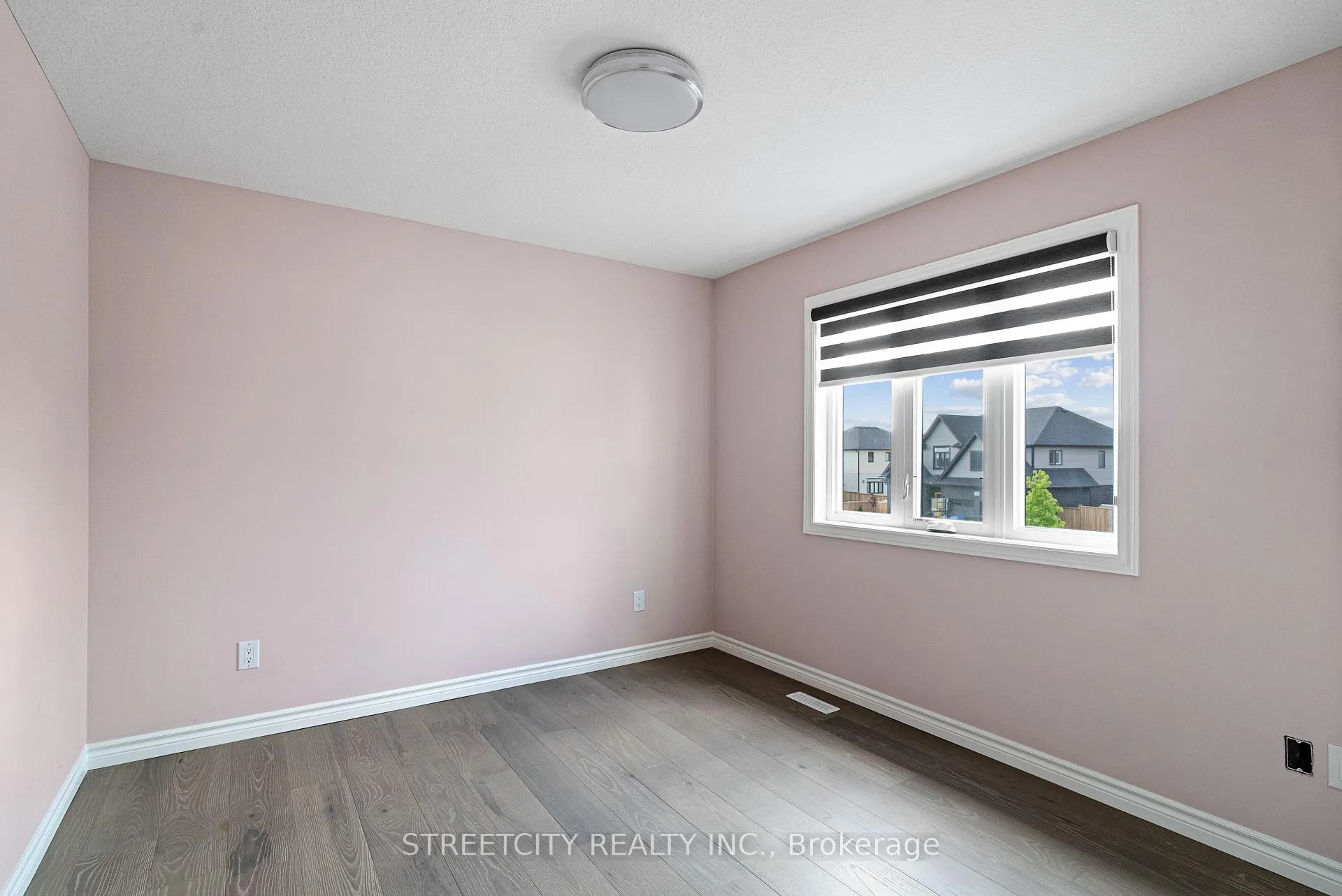 Photo 37 of 109 Jefferson Street, Lucan Biddulph, Lucan — HOMEH