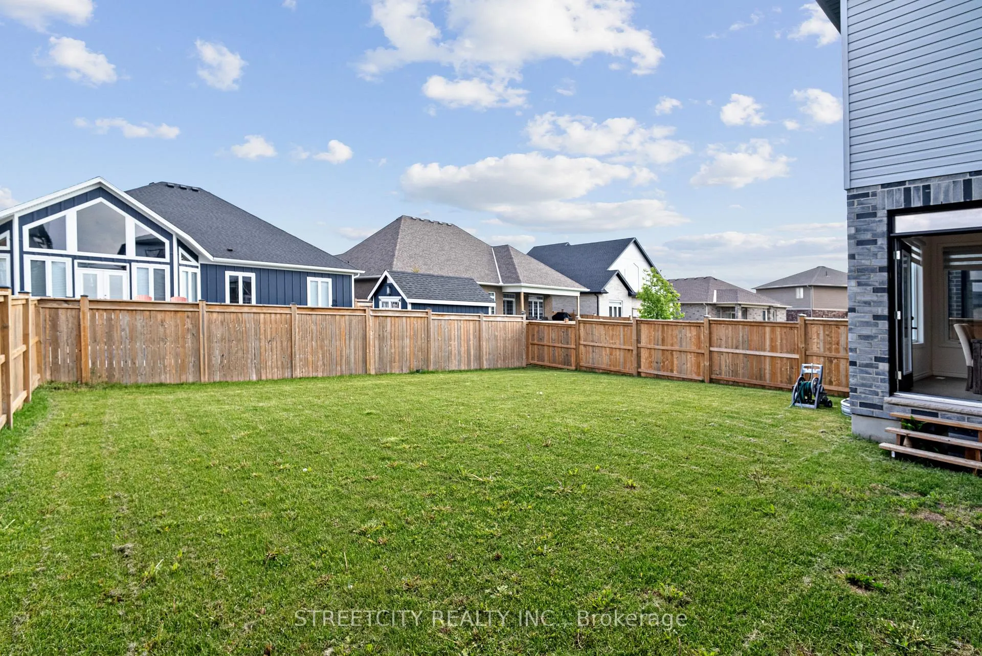Photo 43 of 109 Jefferson Street, Lucan Biddulph, Lucan — HOMEH