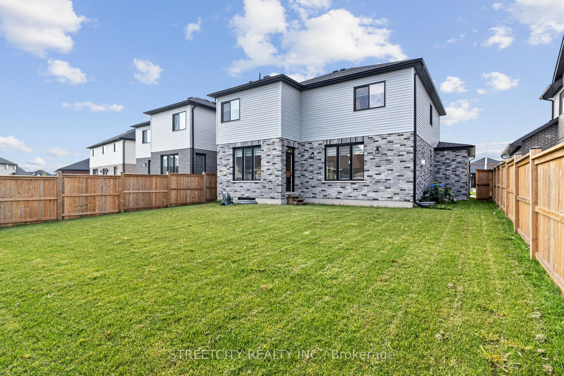 Photo 44 of 109 Jefferson Street, Lucan Biddulph, Lucan — HOMEH