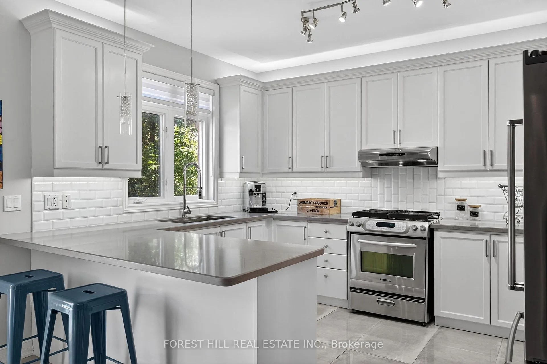 Photo 10 of 54 Hendel Drive, Vaughan, Patterson — HOMEH