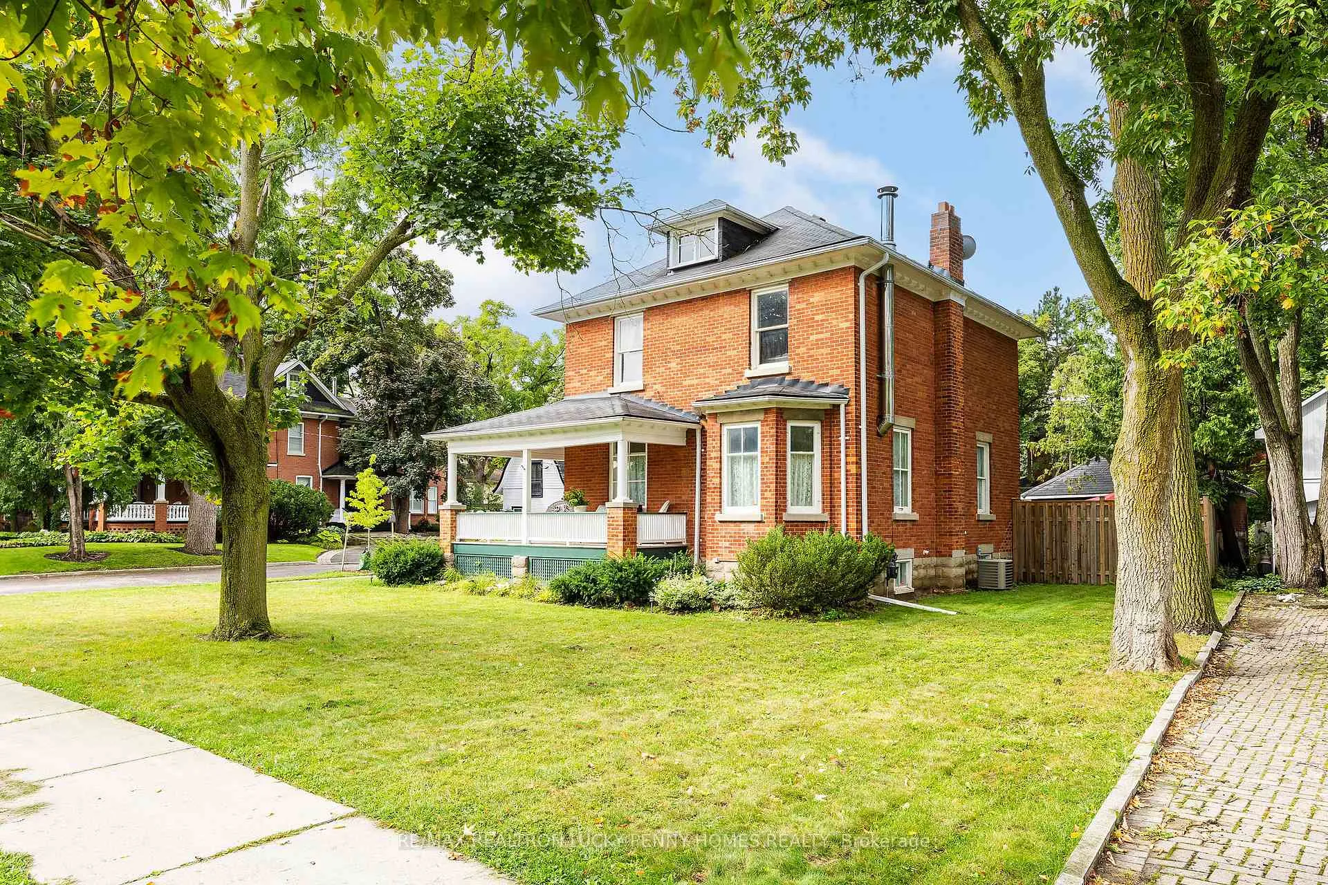 Photo 2 of 2 Pavillion Street, Markham, Unionville — HOMEH
