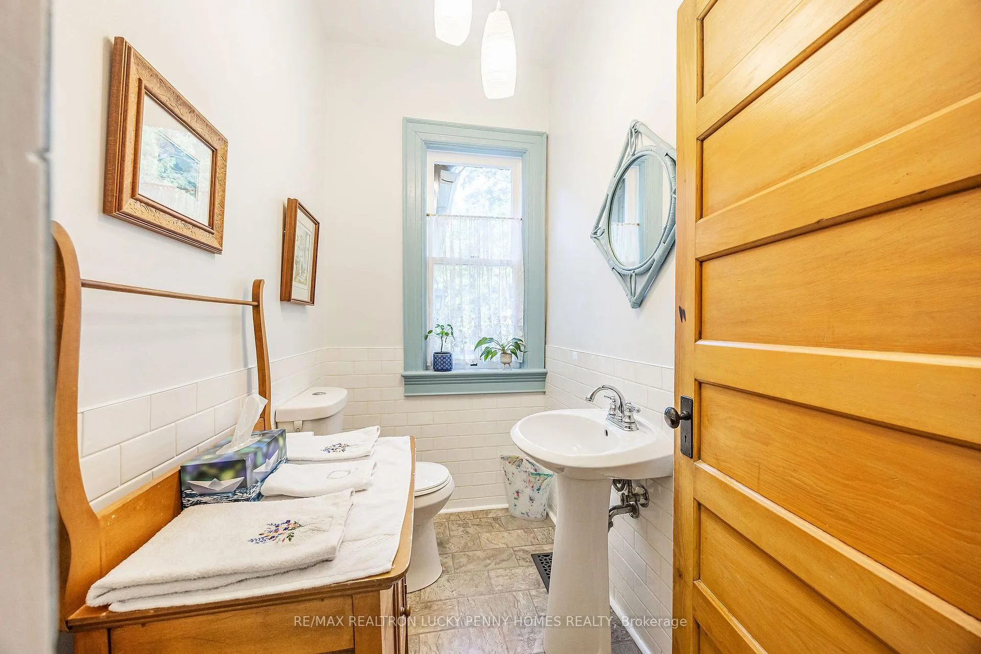 Photo 9 of 2 Pavillion Street, Markham, Unionville — HOMEH