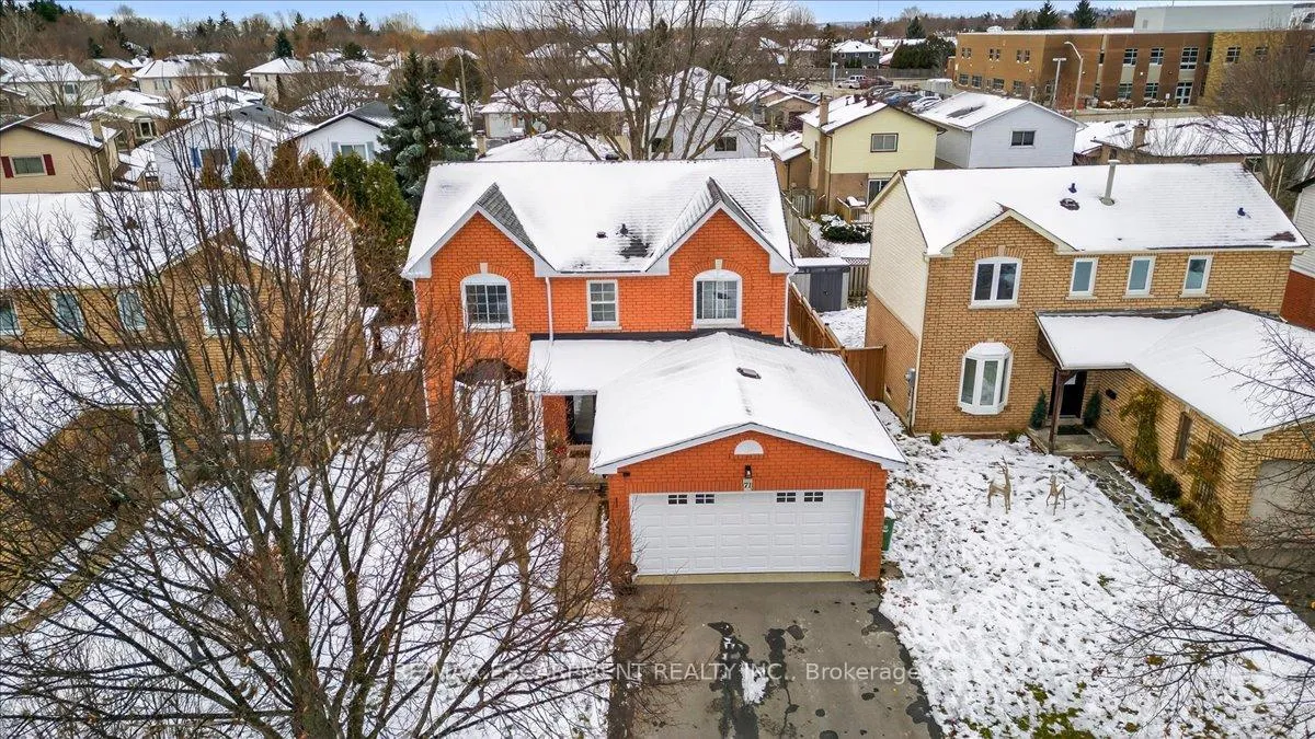 Photo 2 of 71 Royaledge Way, Hamilton, Waterdown — HOMEH