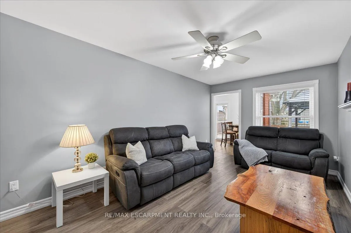 Photo 20 of 71 Royaledge Way, Hamilton, Waterdown — HOMEH