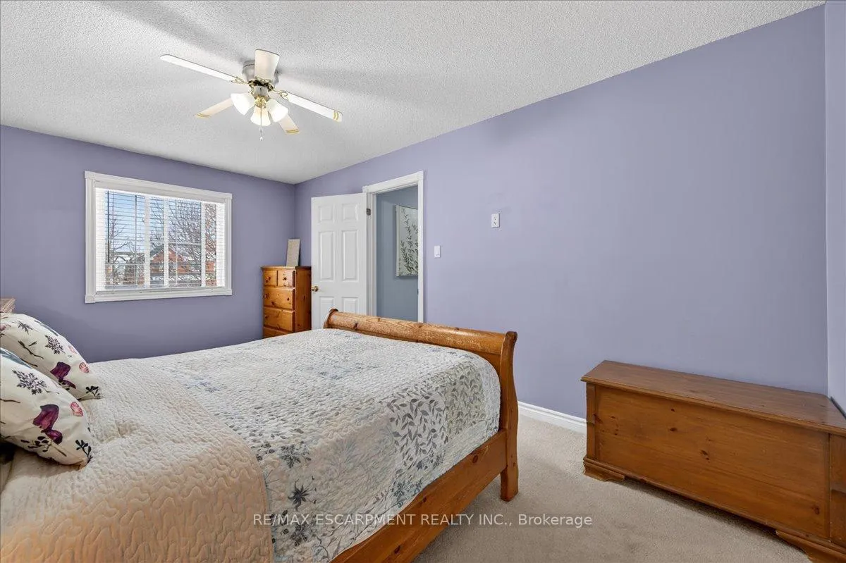 Photo 22 of 71 Royaledge Way, Hamilton, Waterdown — HOMEH