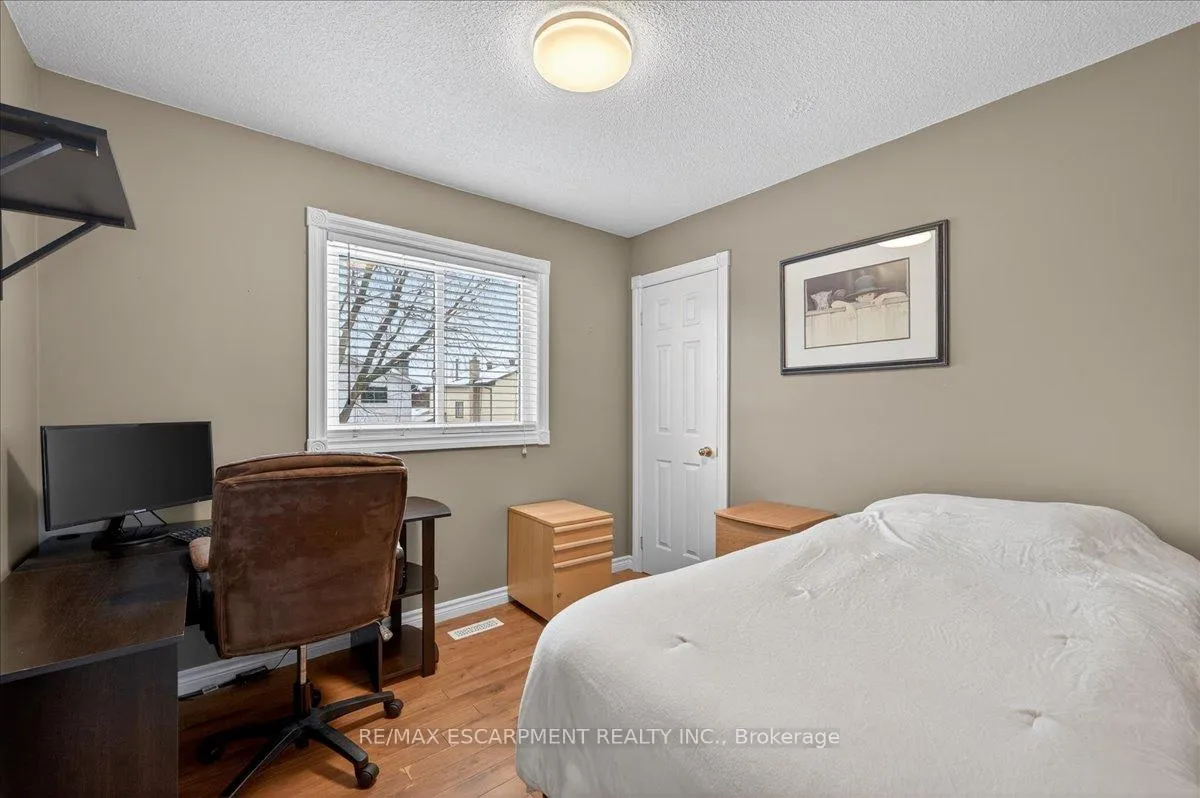 Photo 28 of 71 Royaledge Way, Hamilton, Waterdown — HOMEH
