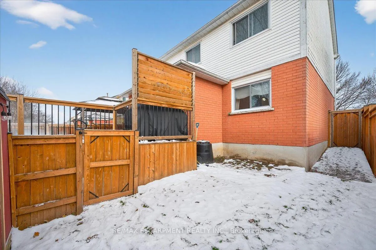 Photo 33 of 71 Royaledge Way, Hamilton, Waterdown — HOMEH