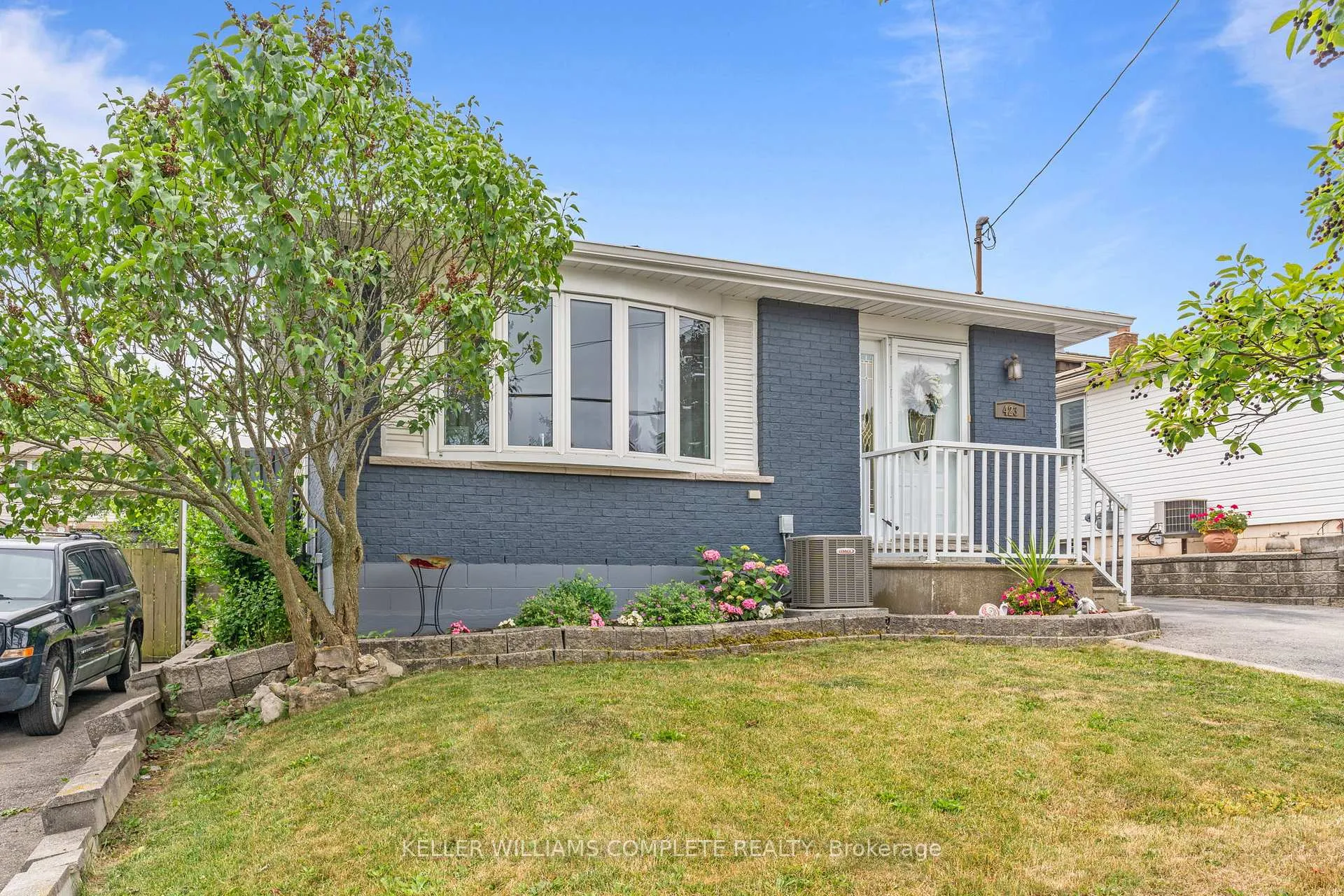 Photo 3 of 423 Queen Victoria Drive, Hamilton, Quinndale — HOMEH