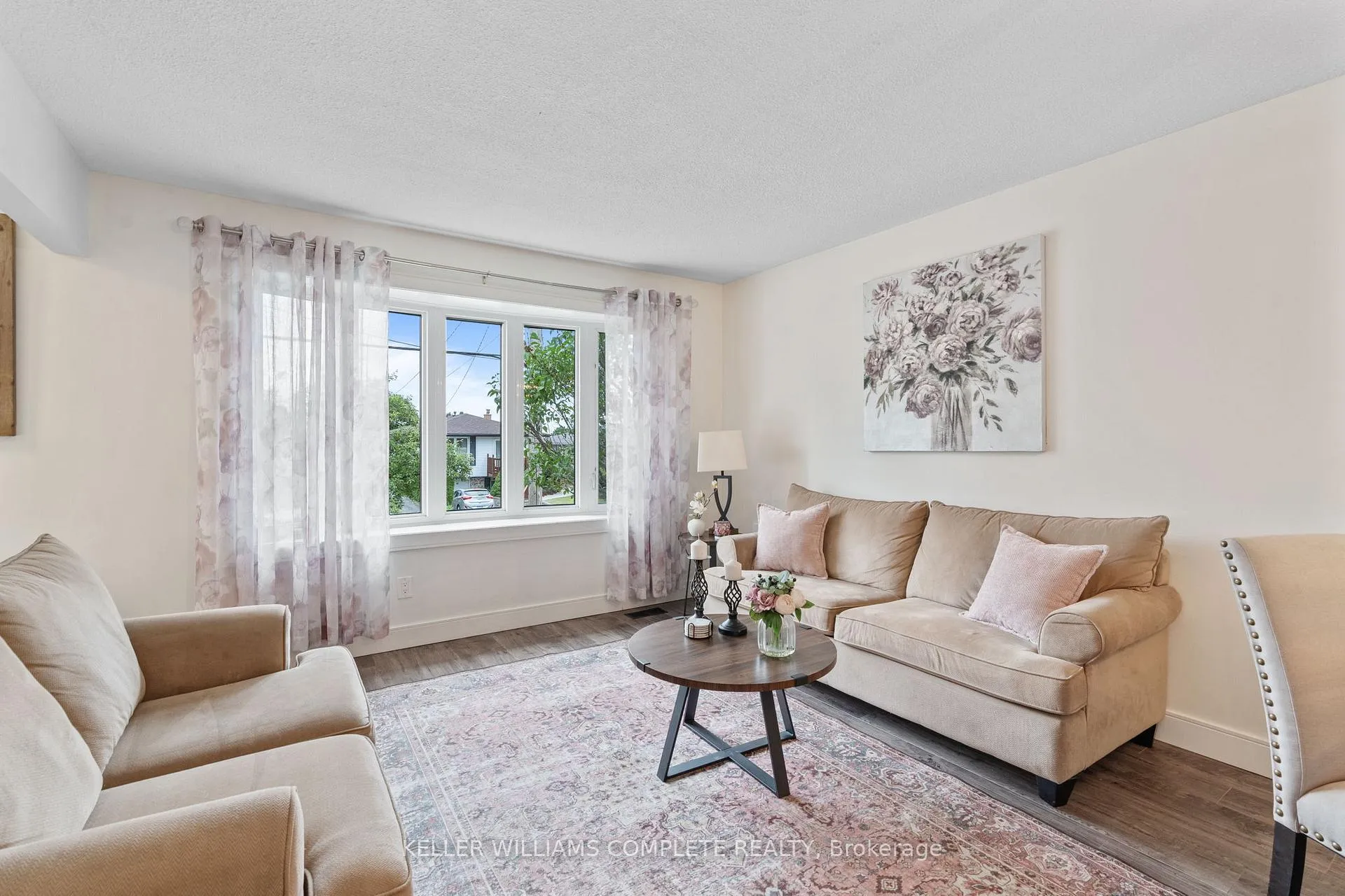 Photo 10 of 423 Queen Victoria Drive, Hamilton, Quinndale — HOMEH