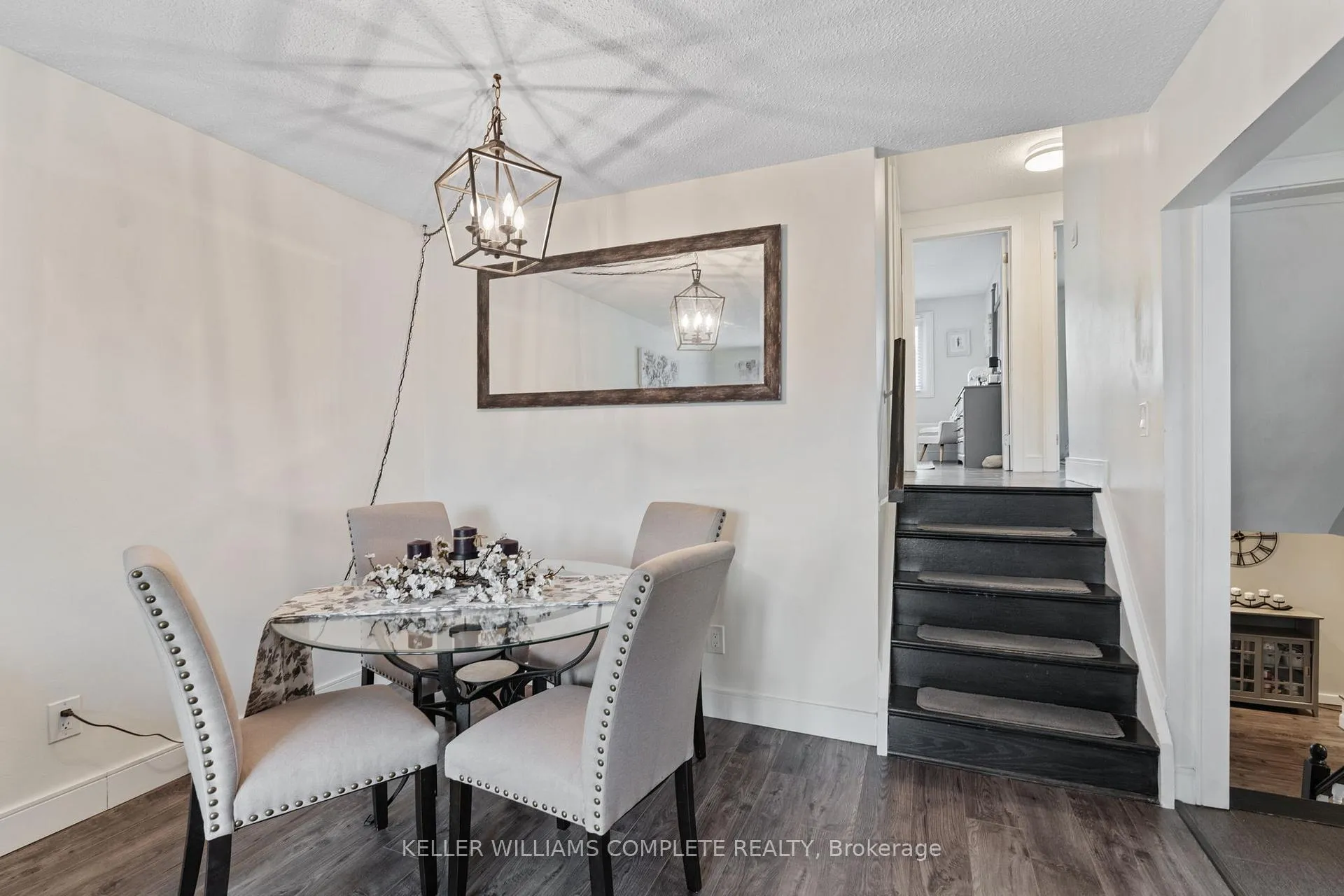 Photo 11 of 423 Queen Victoria Drive, Hamilton, Quinndale — HOMEH