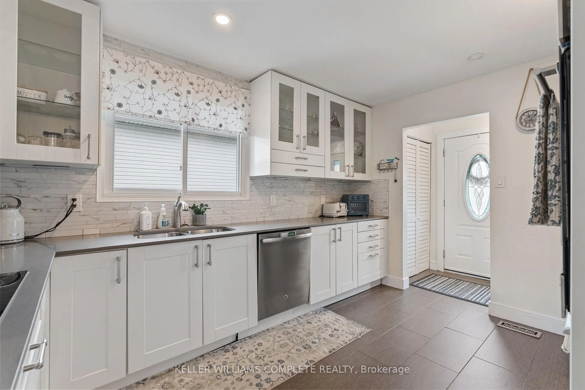 Photo 12 of 423 Queen Victoria Drive, Hamilton, Quinndale — HOMEH