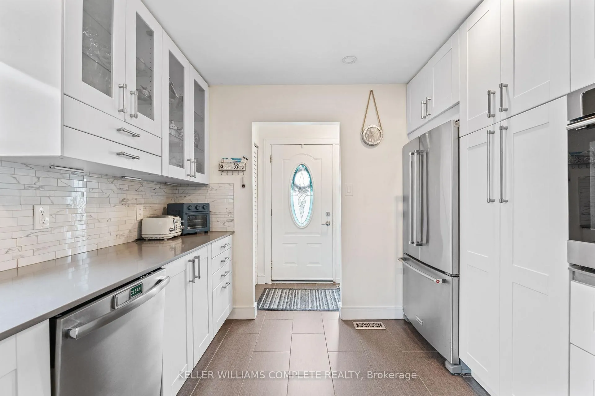 Photo 13 of 423 Queen Victoria Drive, Hamilton, Quinndale — HOMEH