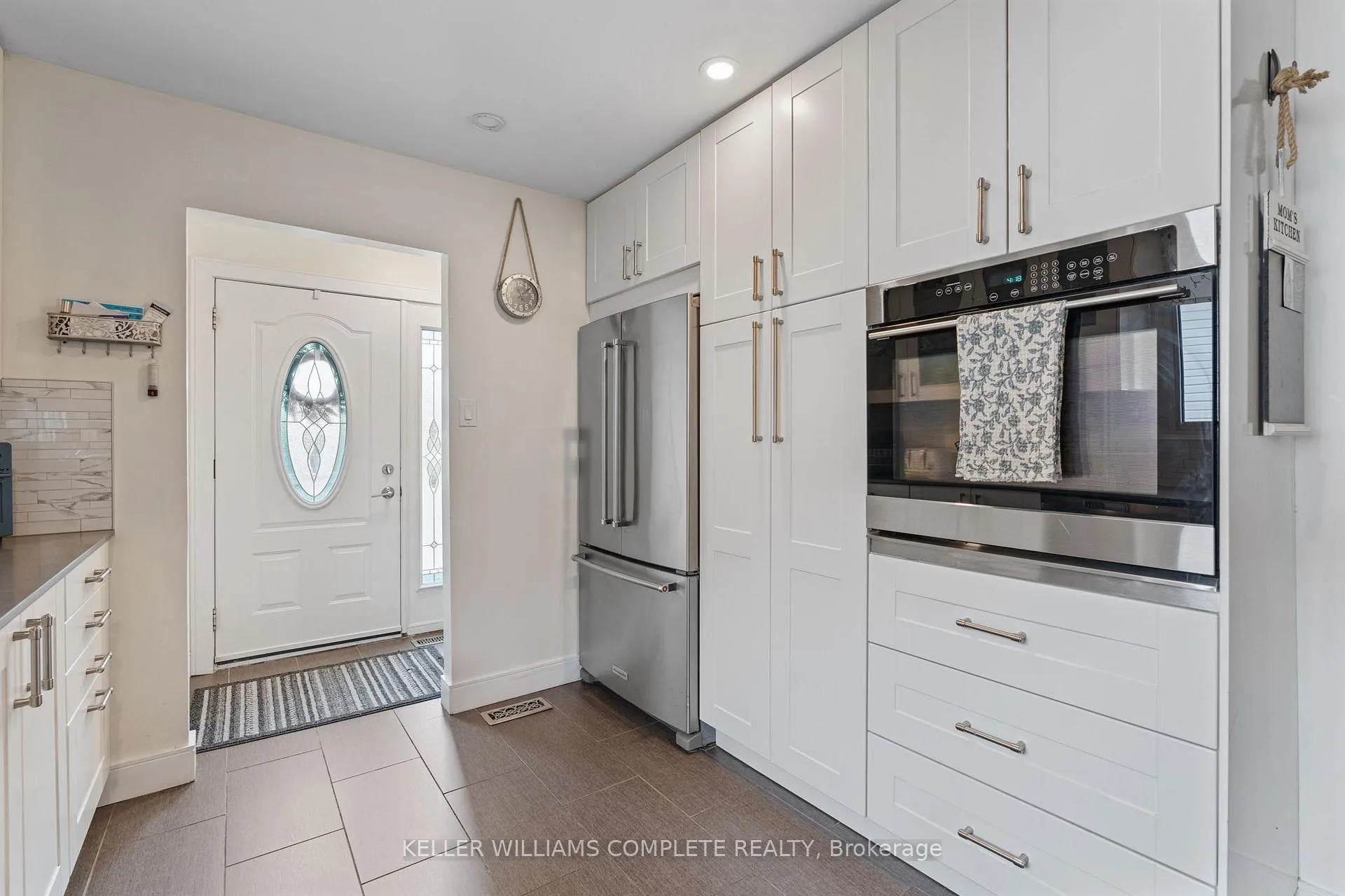 Photo 14 of 423 Queen Victoria Drive, Hamilton, Quinndale — HOMEH