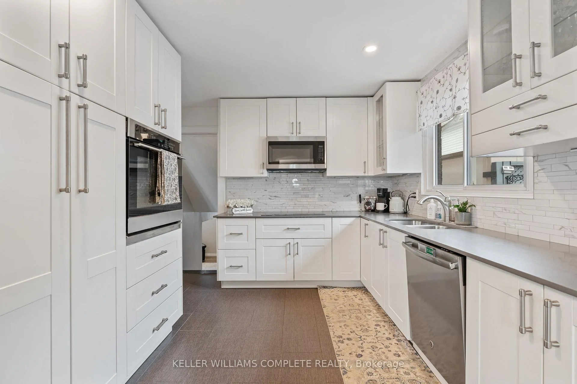 Photo 15 of 423 Queen Victoria Drive, Hamilton, Quinndale — HOMEH