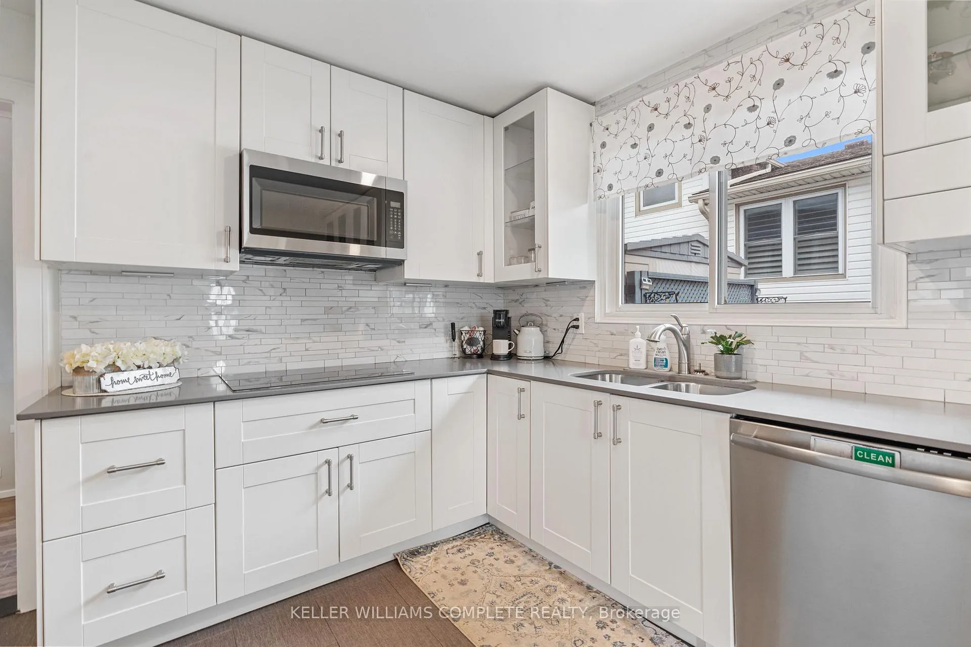 Photo 16 of 423 Queen Victoria Drive, Hamilton, Quinndale — HOMEH
