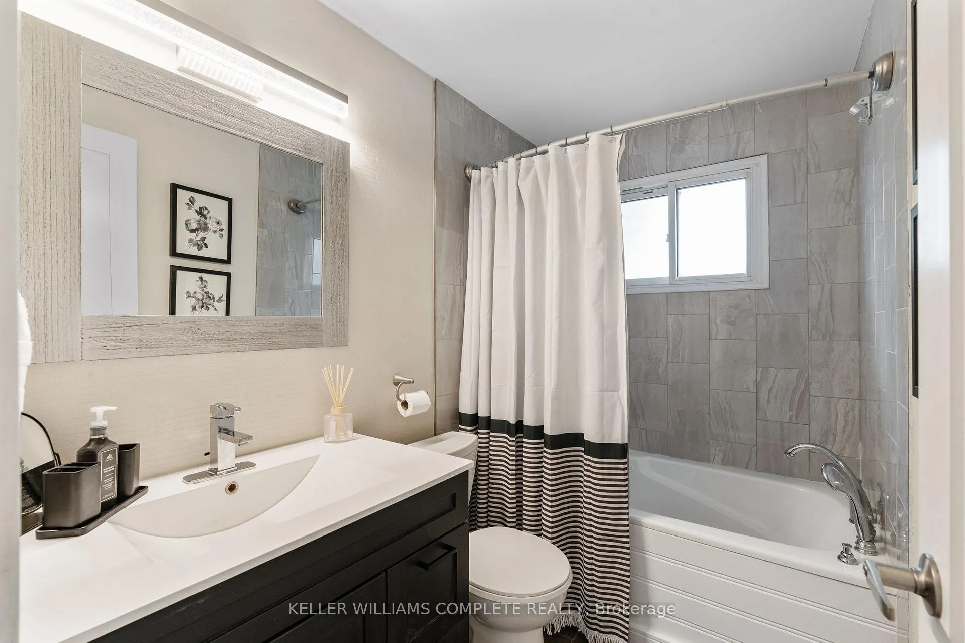 Photo 19 of 423 Queen Victoria Drive, Hamilton, Quinndale — HOMEH