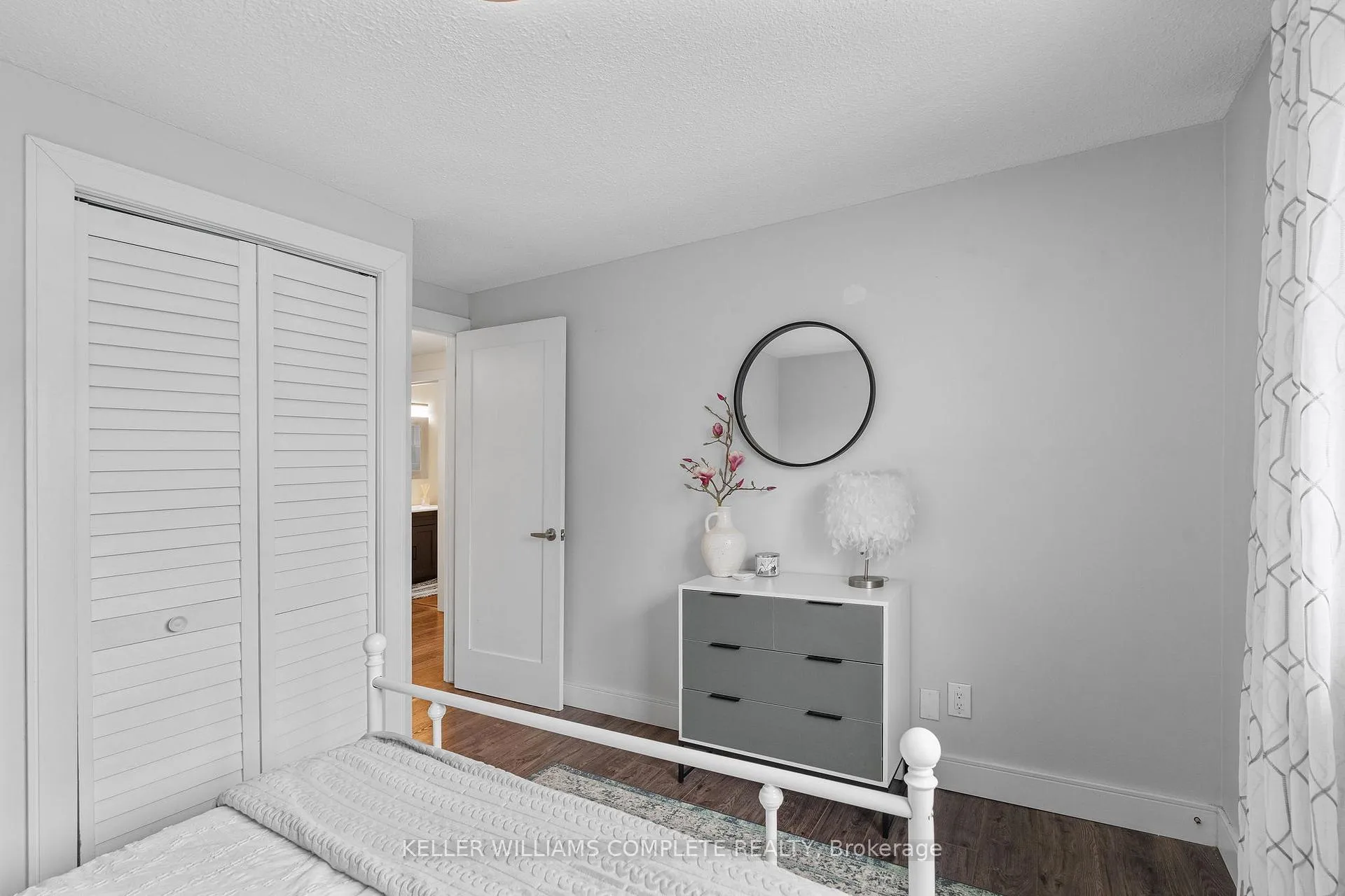 Photo 25 of 423 Queen Victoria Drive, Hamilton, Quinndale — HOMEH