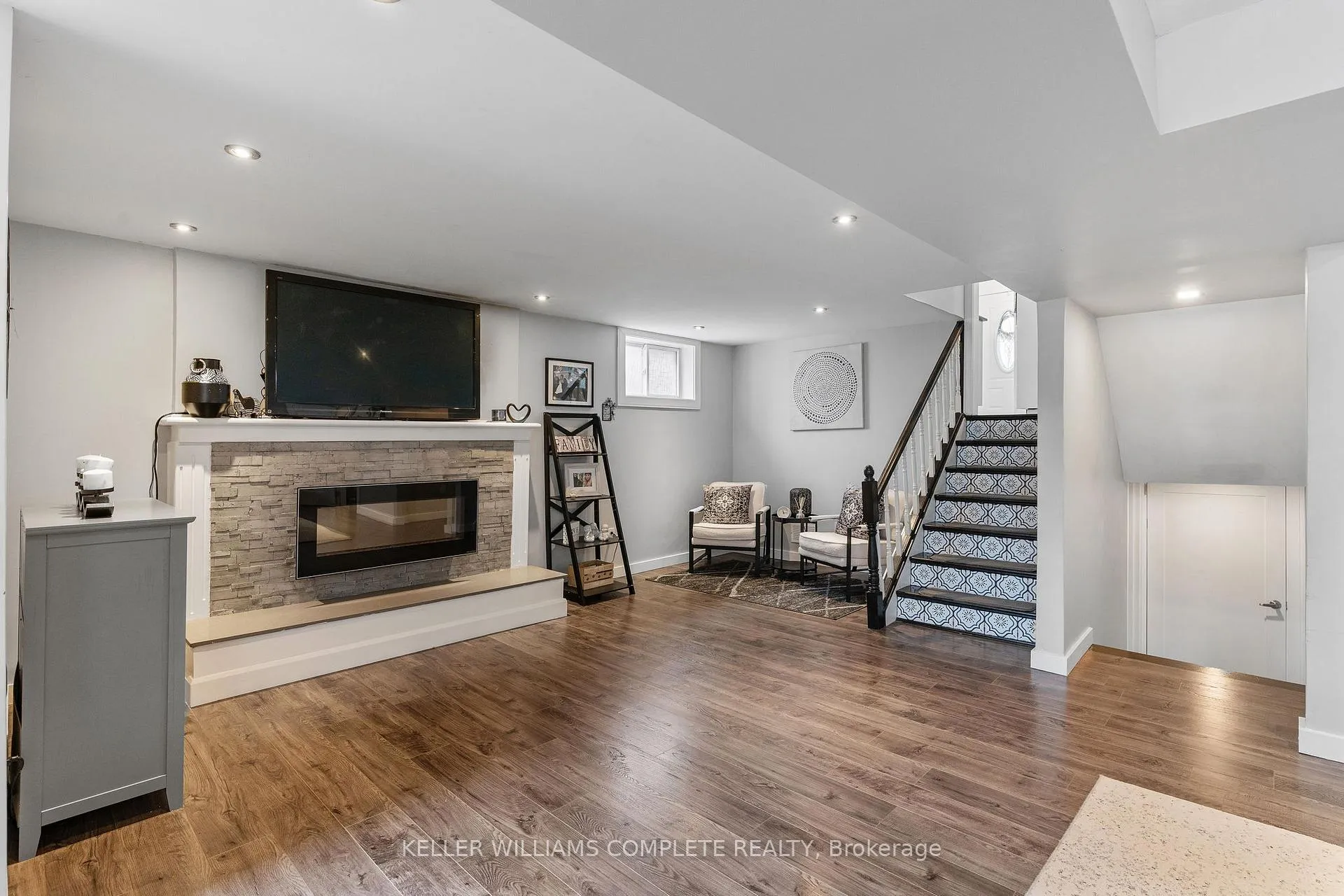 Photo 28 of 423 Queen Victoria Drive, Hamilton, Quinndale — HOMEH