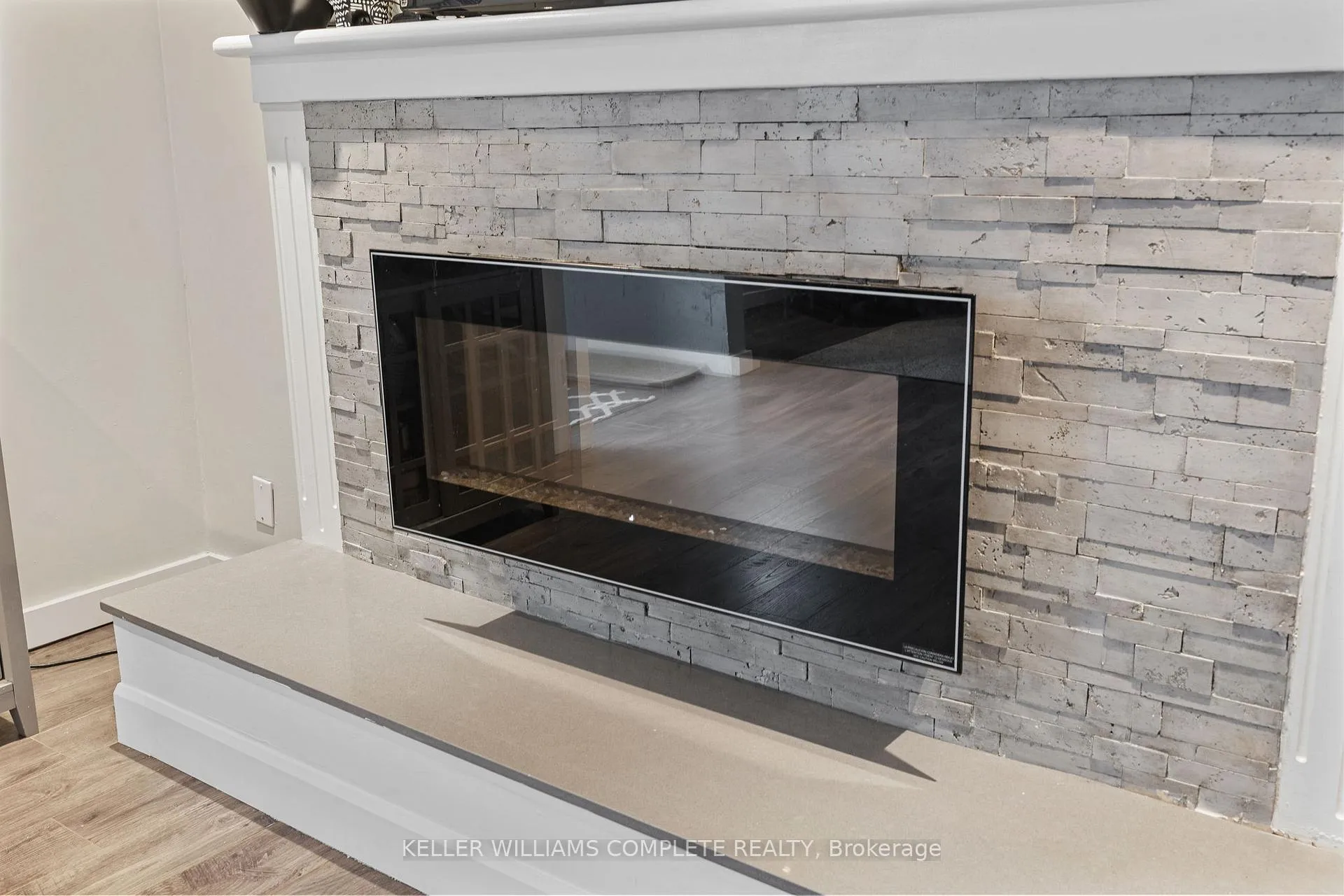 Photo 29 of 423 Queen Victoria Drive, Hamilton, Quinndale — HOMEH