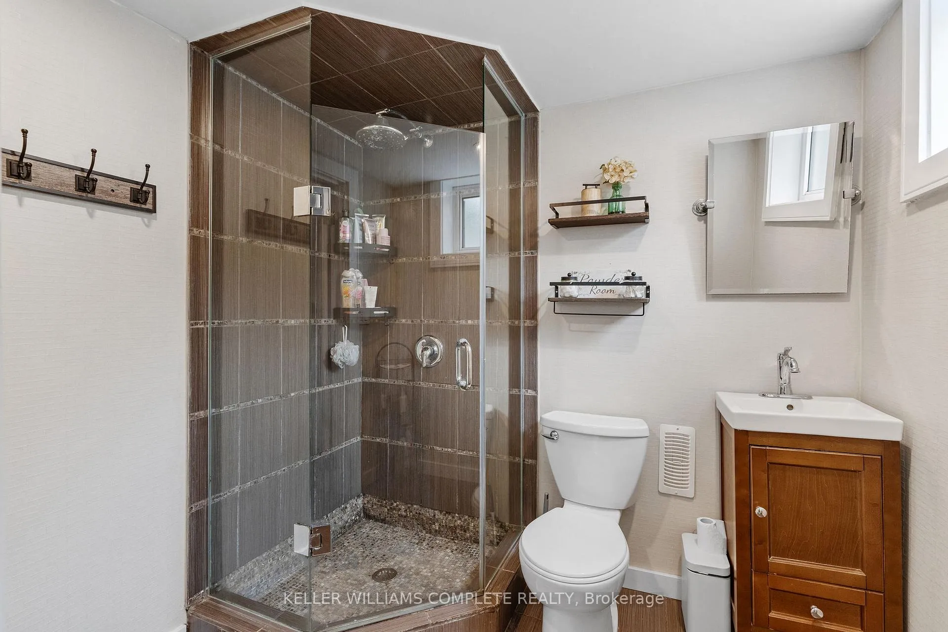 Photo 34 of 423 Queen Victoria Drive, Hamilton, Quinndale — HOMEH