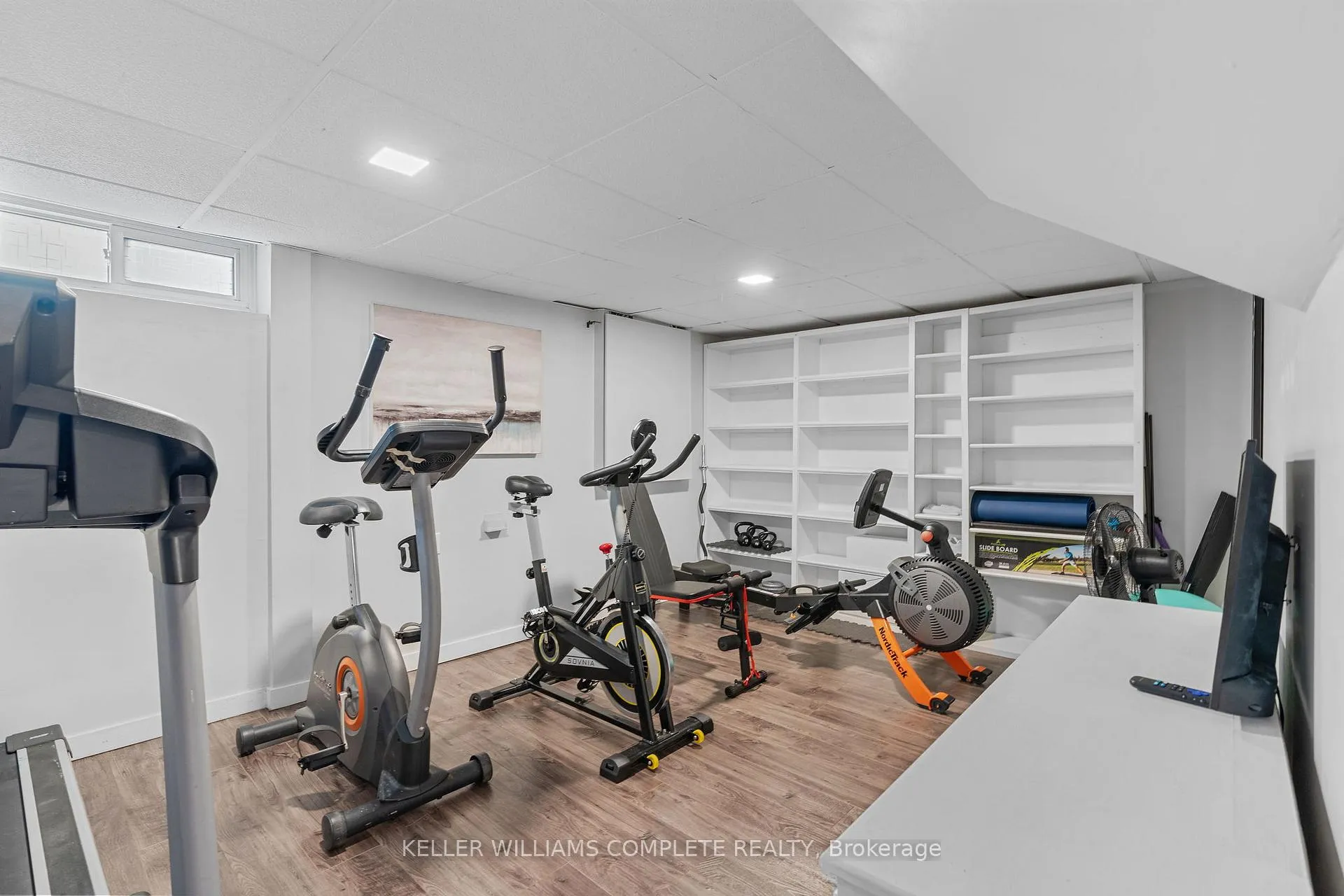 Photo 35 of 423 Queen Victoria Drive, Hamilton, Quinndale — HOMEH
