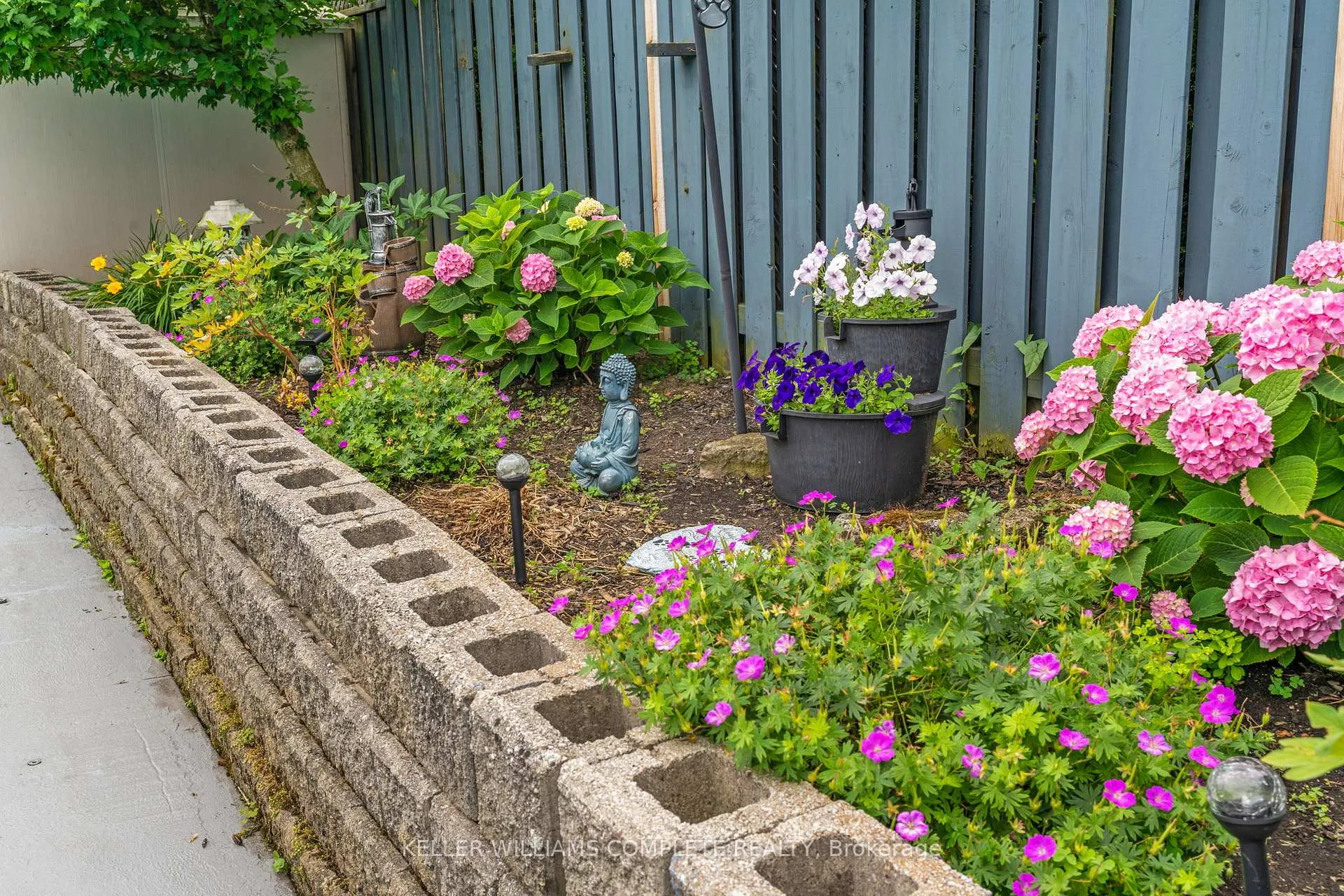 Photo 42 of 423 Queen Victoria Drive, Hamilton, Quinndale — HOMEH