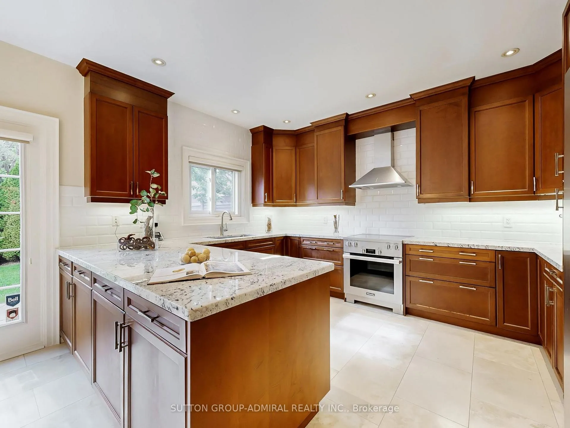 Photo 9 of 124 Rivermill Crescent, Vaughan, Patterson — HOMEH