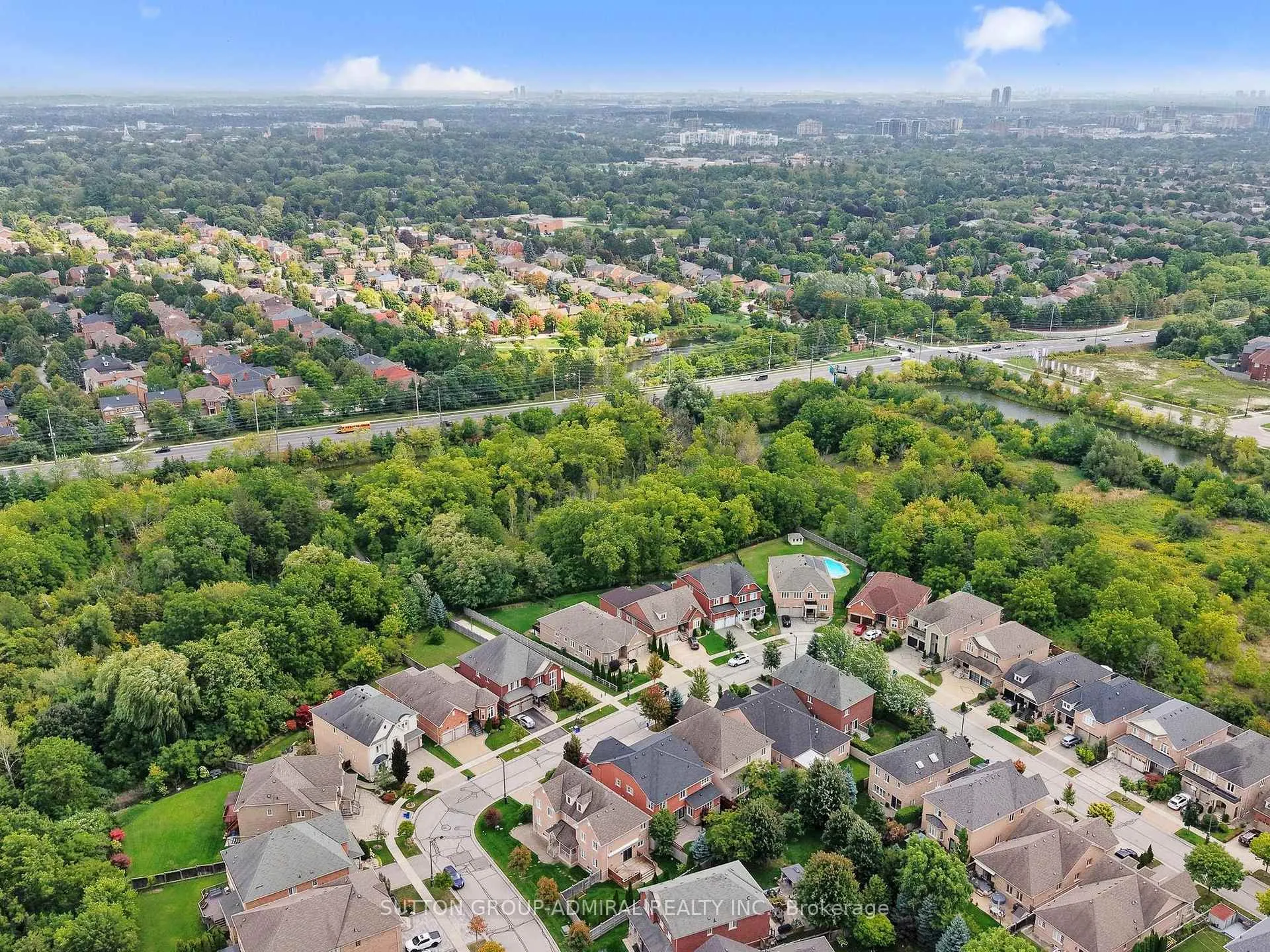 Photo 40 of 124 Rivermill Crescent, Vaughan, Patterson — HOMEH