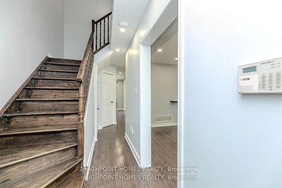 Photo 4 of 44 Brando Avenue E, Markham, Middlefield — HOMEH