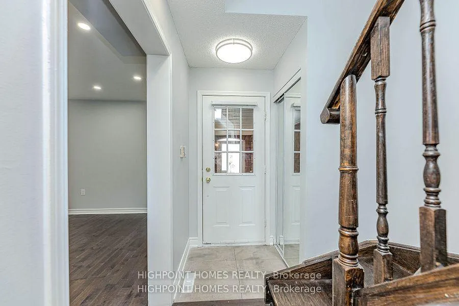 Photo 5 of 44 Brando Avenue E, Markham, Middlefield — HOMEH