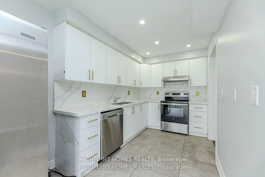 Photo 12 of 44 Brando Avenue E, Markham, Middlefield — HOMEH