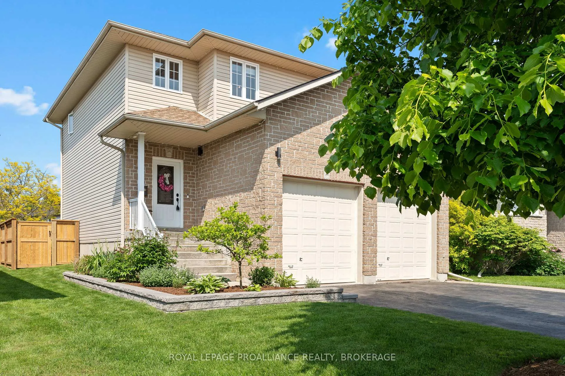 Photo 1 of 174 Speers Boulevard, Loyalist, Amherstview — HOMEH