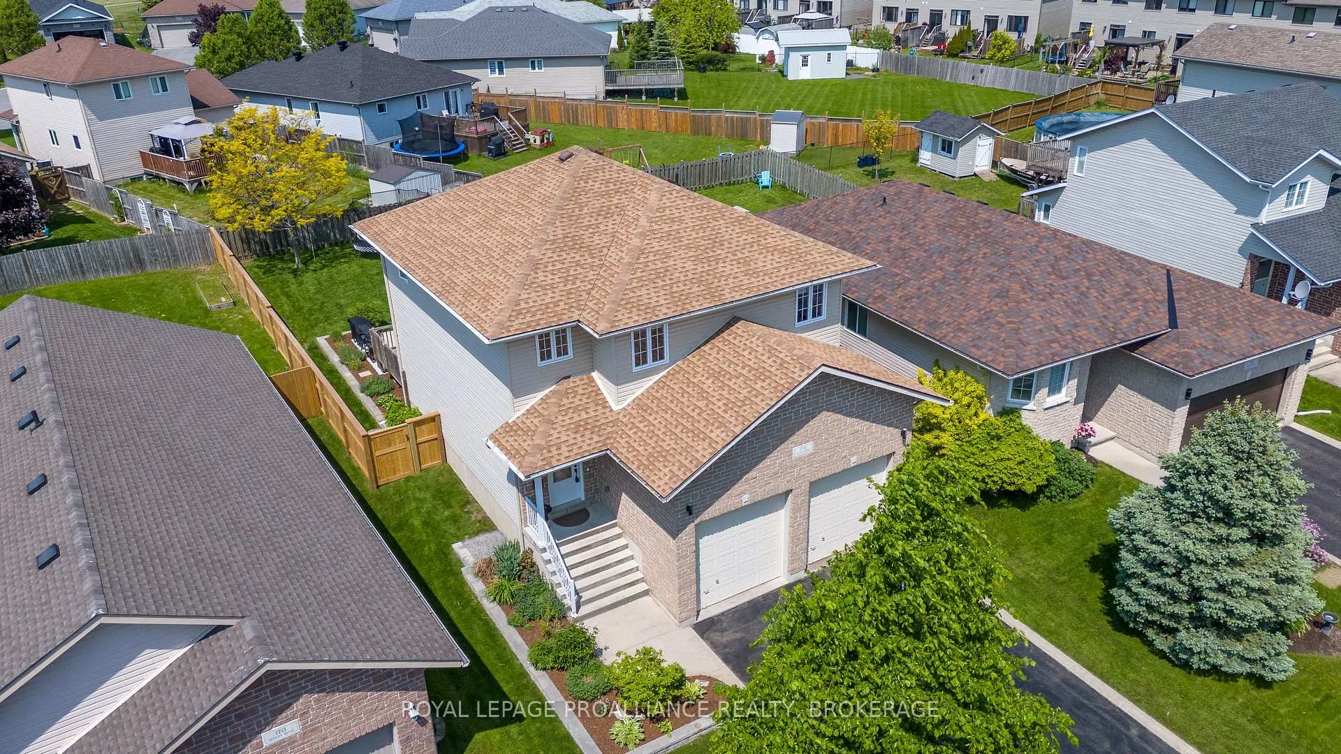 Photo 2 of 174 Speers Boulevard, Loyalist, Amherstview — HOMEH