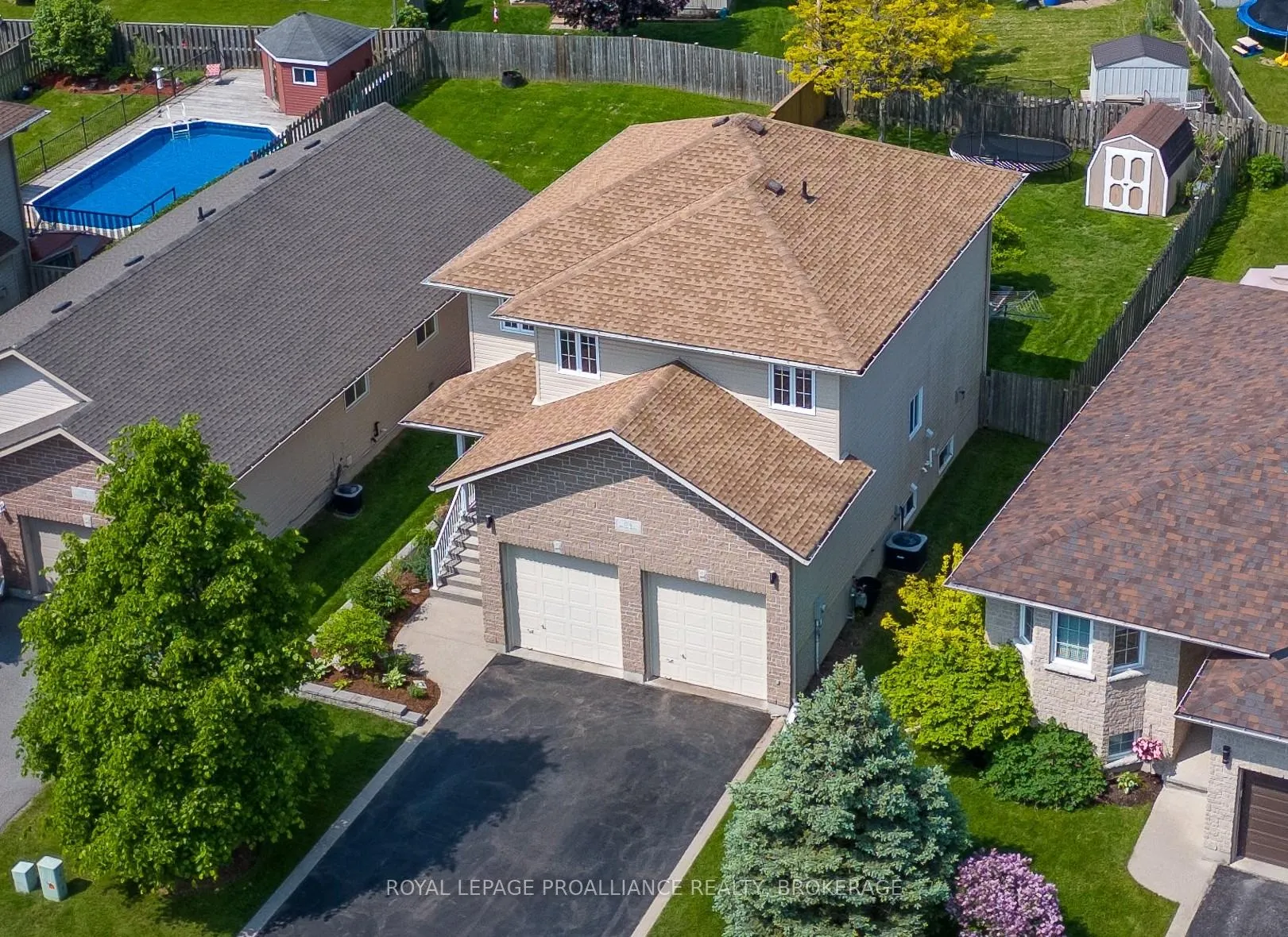 Photo 3 of 174 Speers Boulevard, Loyalist, Amherstview — HOMEH