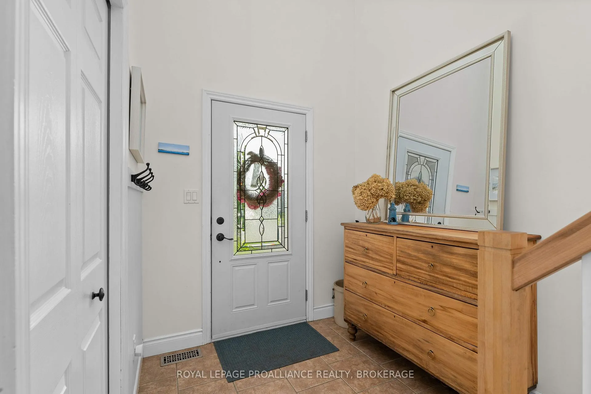 Photo 6 of 174 Speers Boulevard, Loyalist, Amherstview — HOMEH