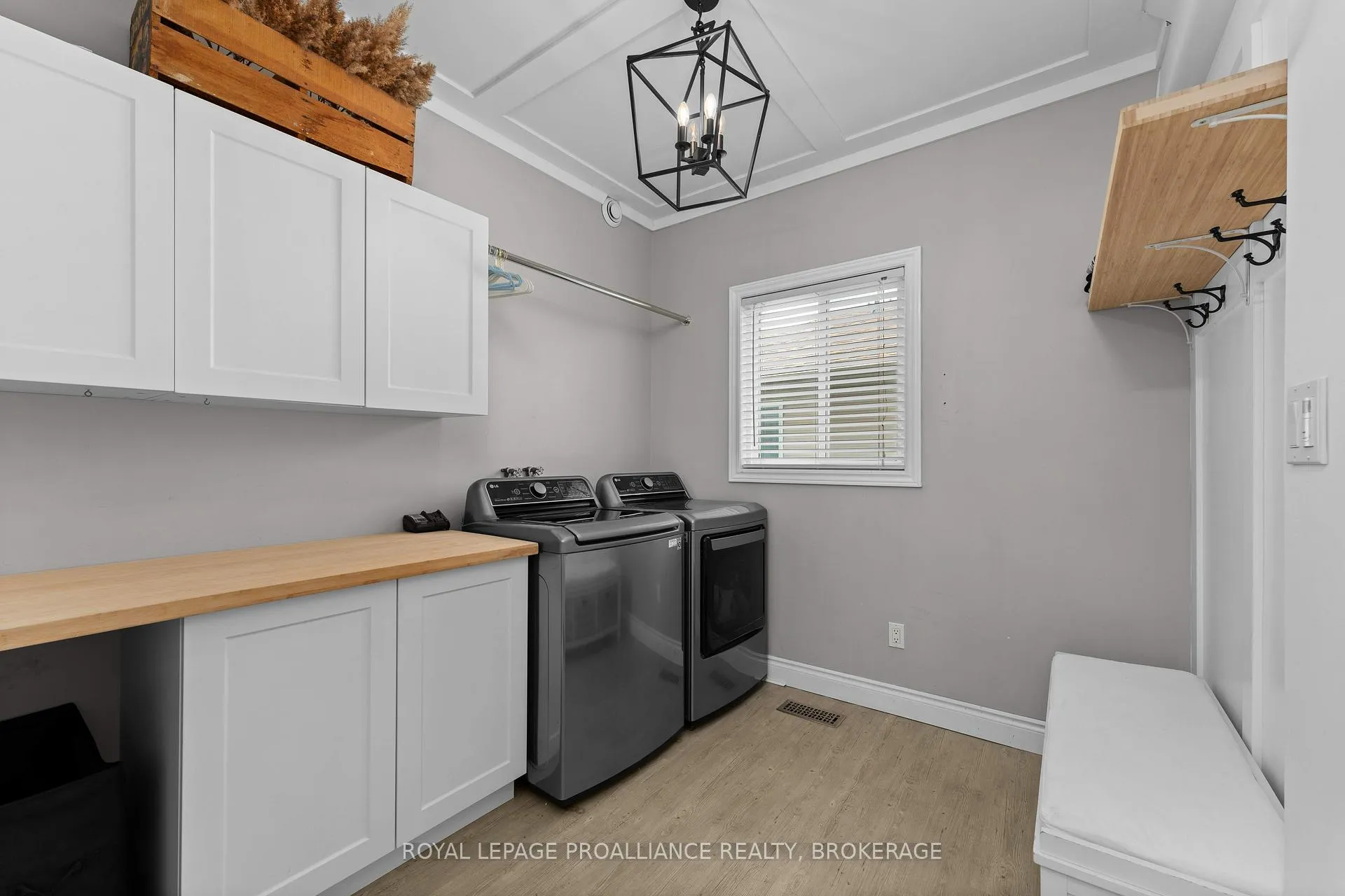 Photo 11 of 174 Speers Boulevard, Loyalist, Amherstview — HOMEH