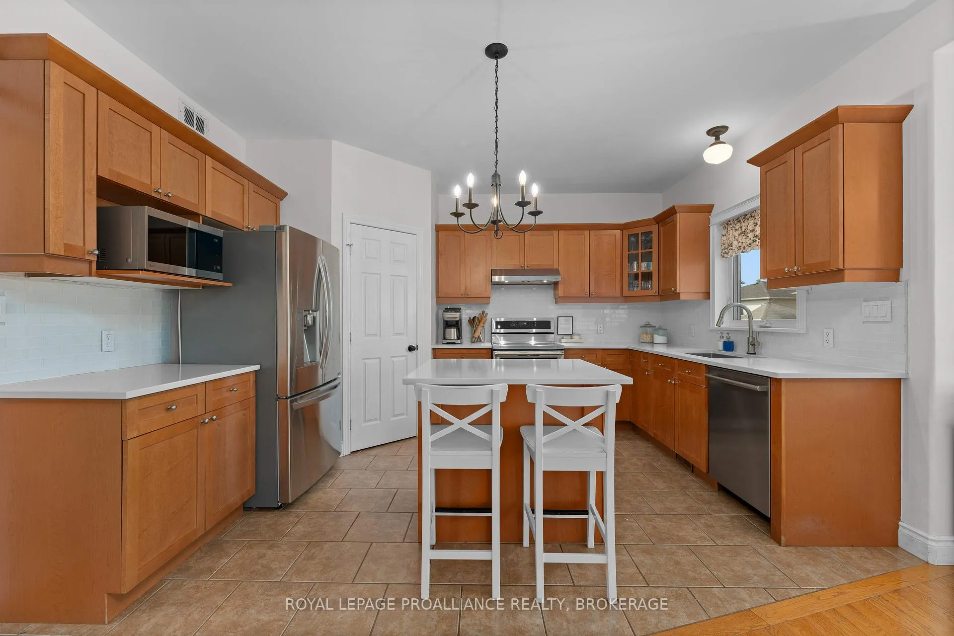 Photo 12 of 174 Speers Boulevard, Loyalist, Amherstview — HOMEH